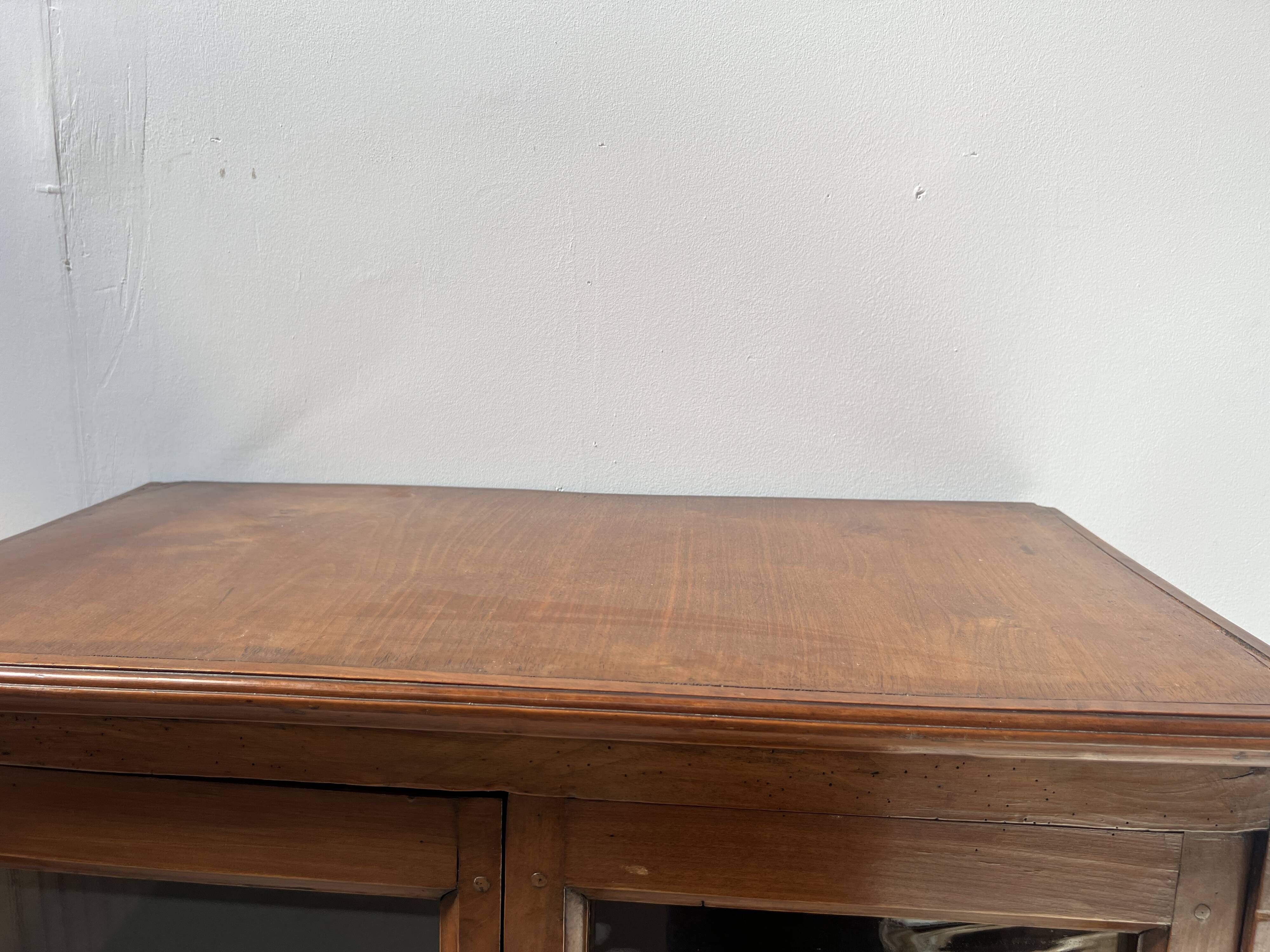 Pair of display cabinets in solid cherry wood from the 19th century.