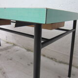 Table metal and formica