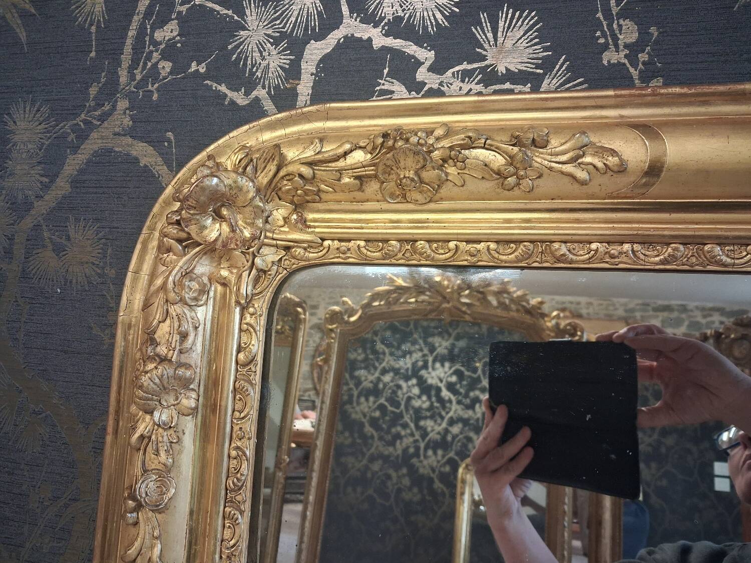 Mirror from the Restoration period 117x86