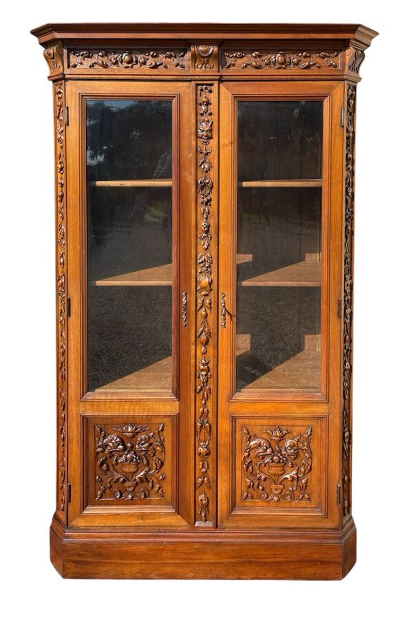 Bibliothèque ou Vitrine en Noyer Style Renaissance