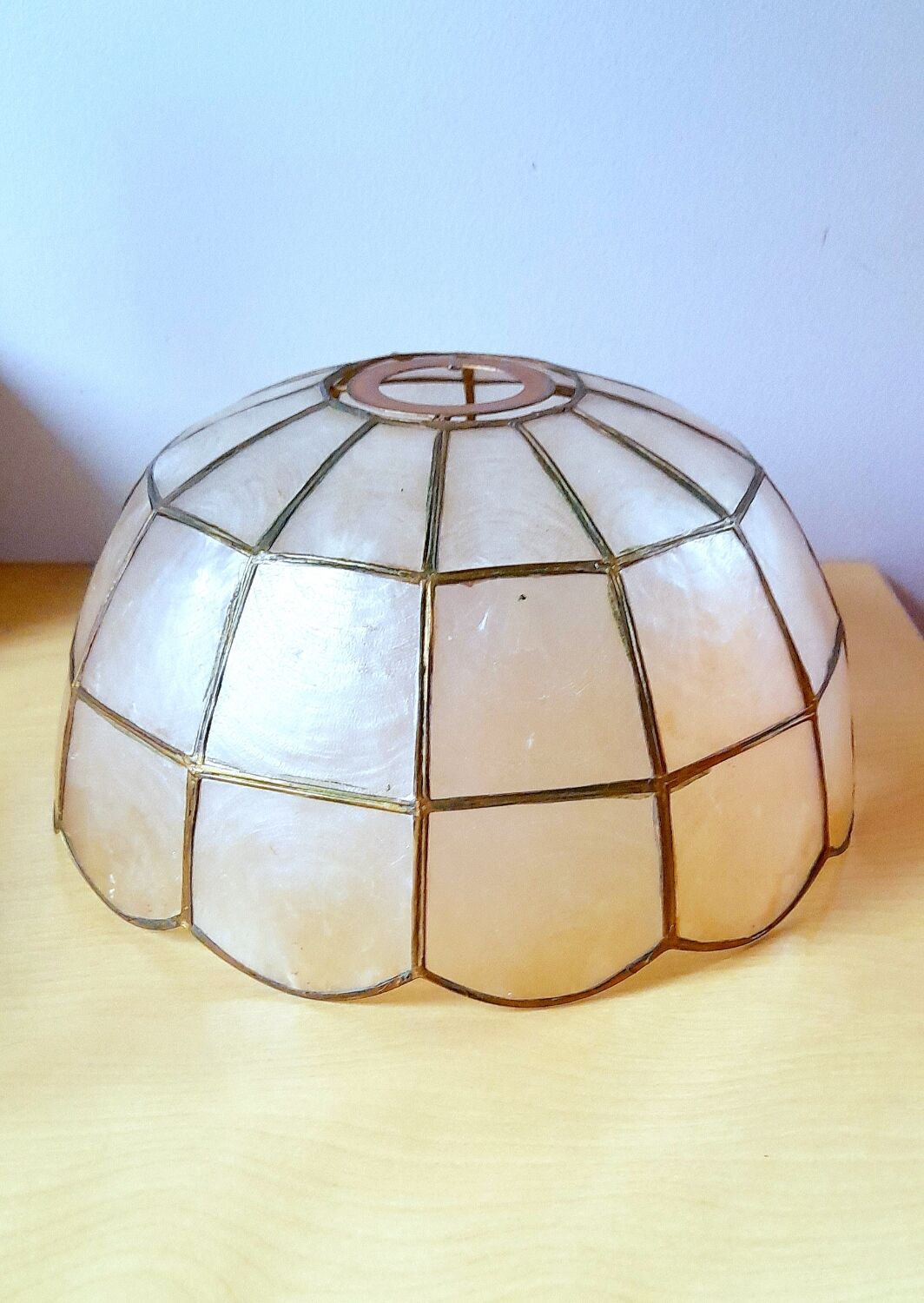 Lampshade in mother-of-pearl and brass