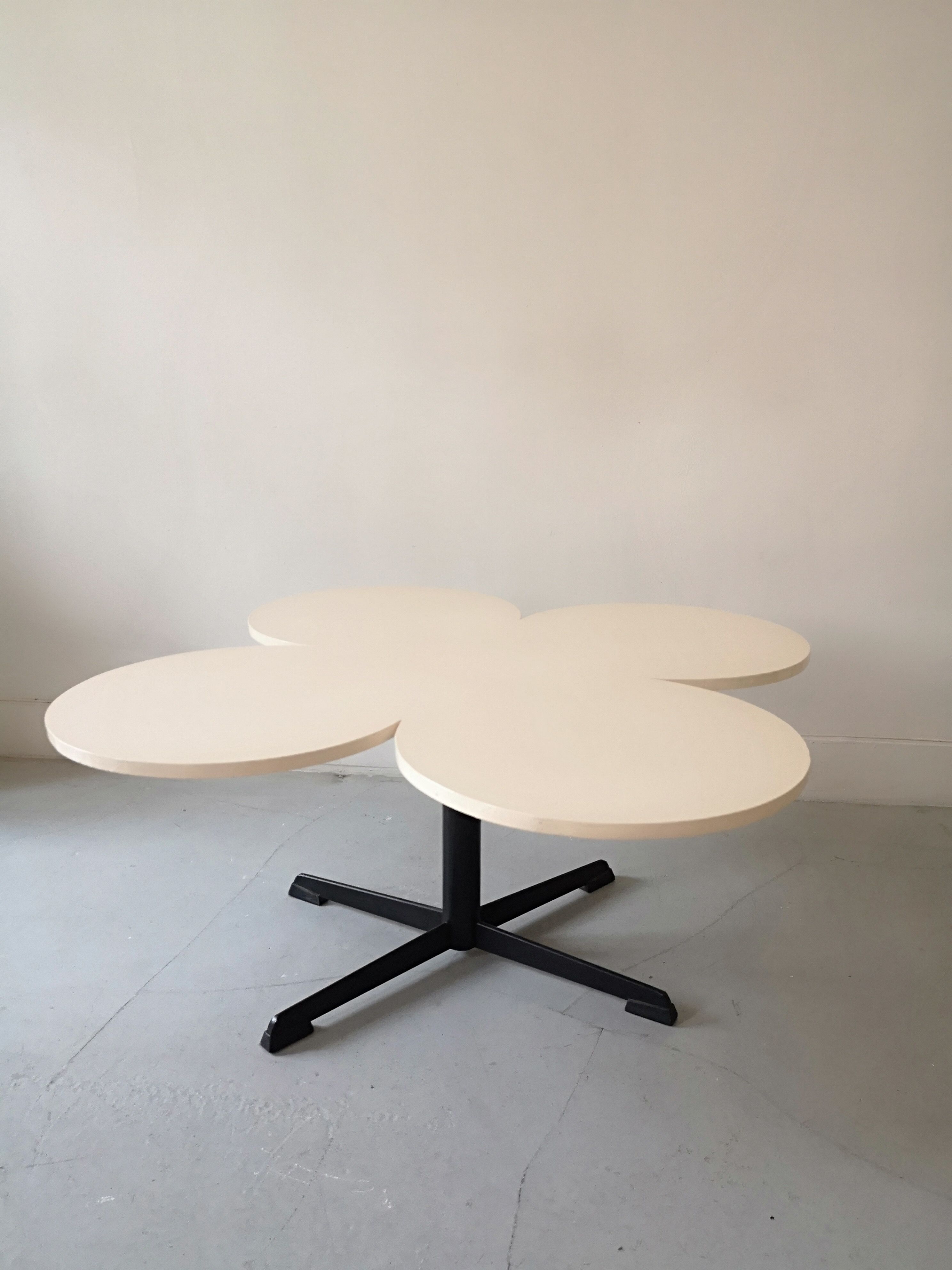 Table basse design le cloud, 1970