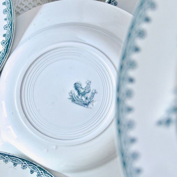 Assiettes anciennes terre de fer St Amand collection ''Margot