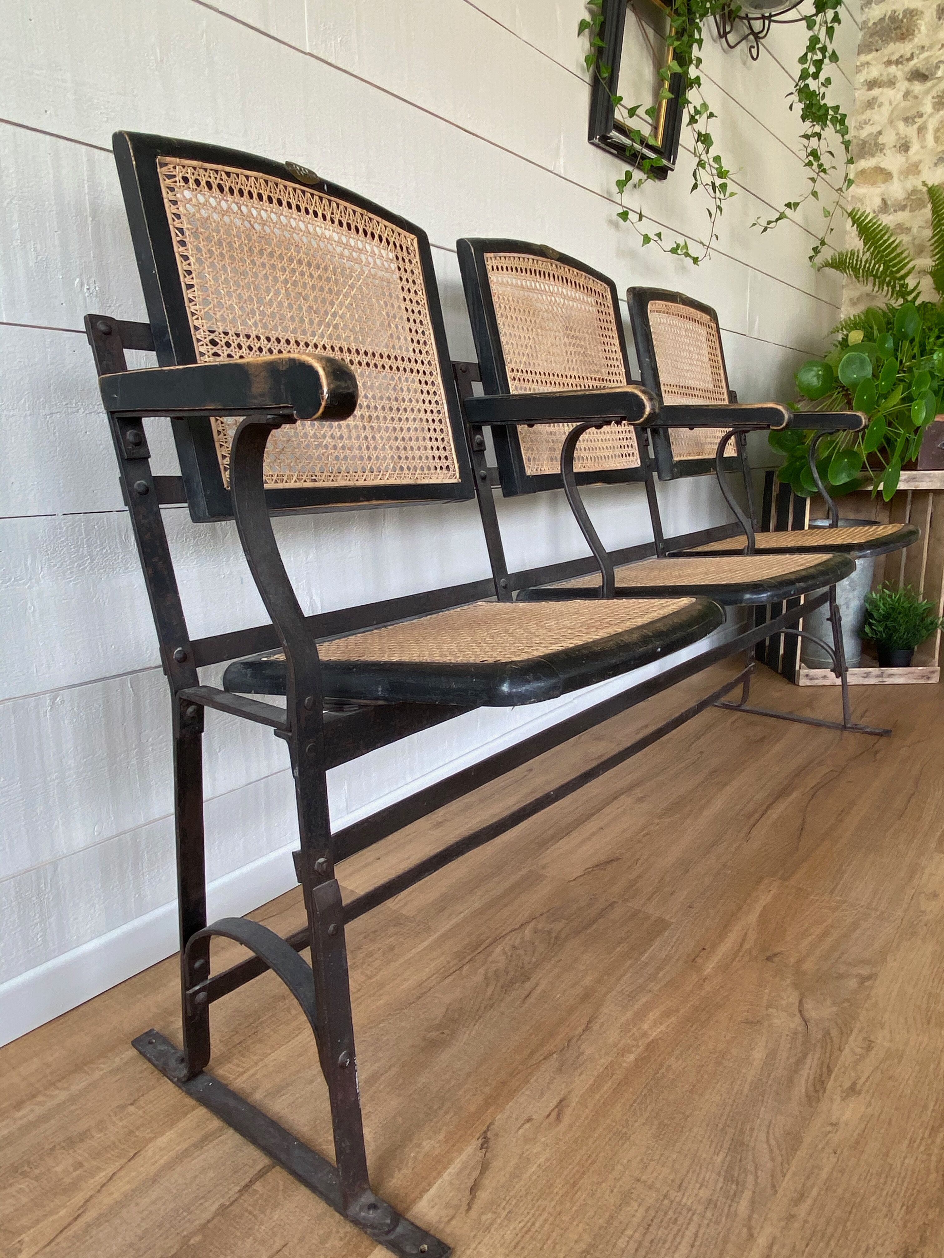 Canned theatrical bench