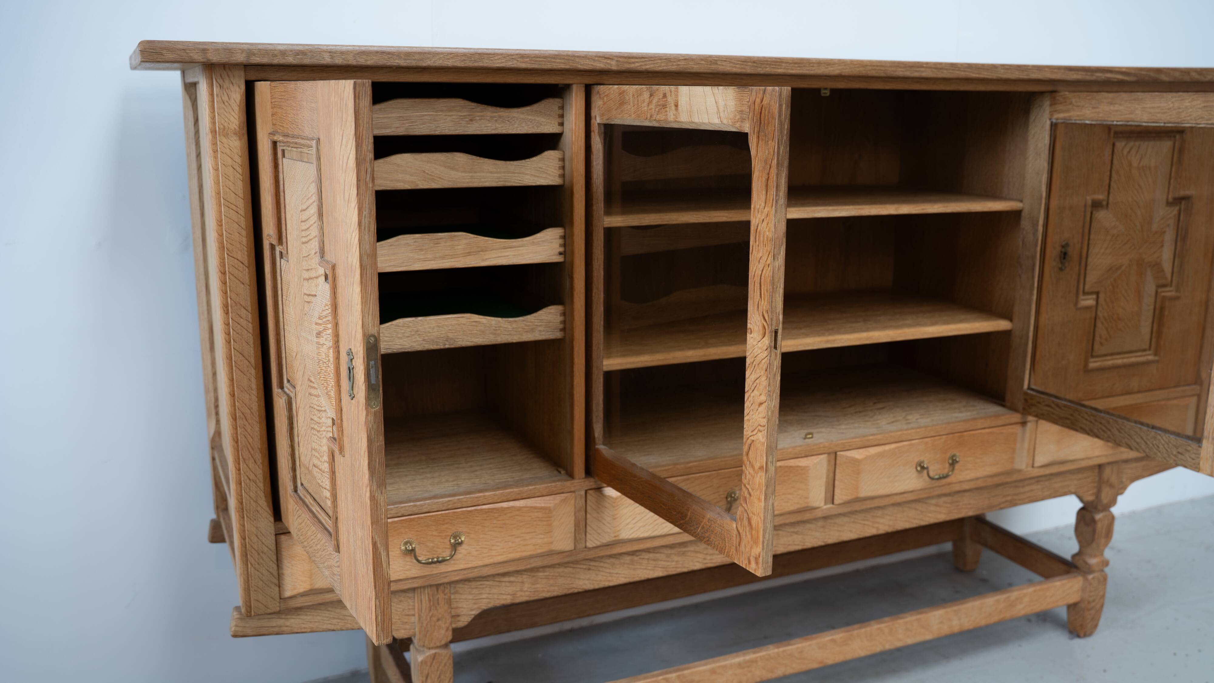 Buffet haut en chêne scandinave par Kjaernulf