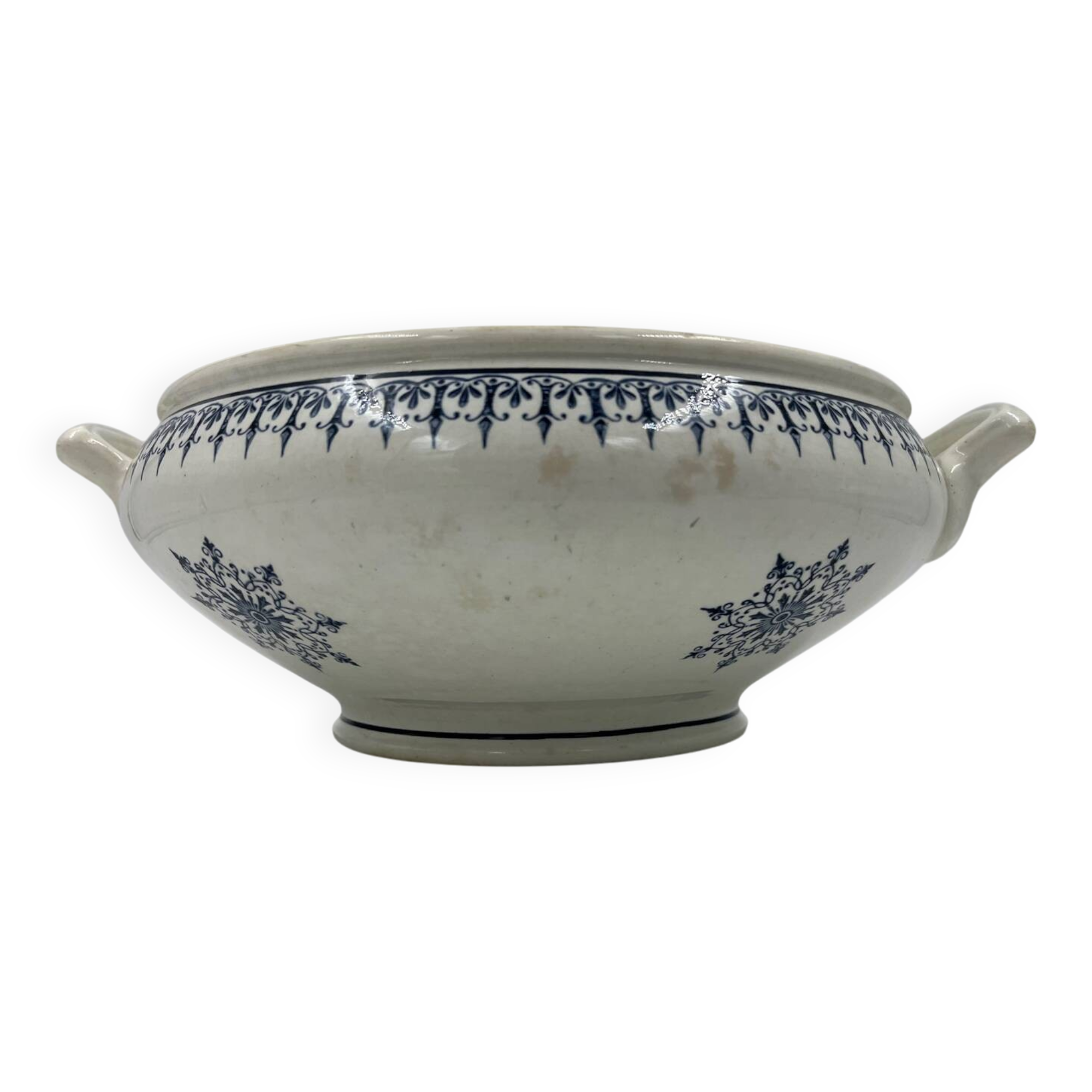 Vegetable dish, salad bowl, soup tureen, ceramic from Saint Amand.