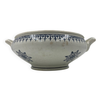 Vegetable dish, salad bowl, soup tureen, ceramic from Saint Amand.