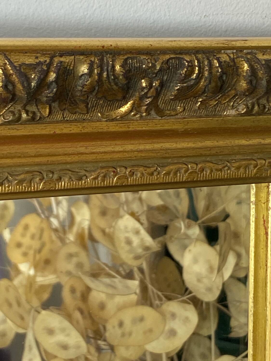 Antique mirror in carved gilded wood