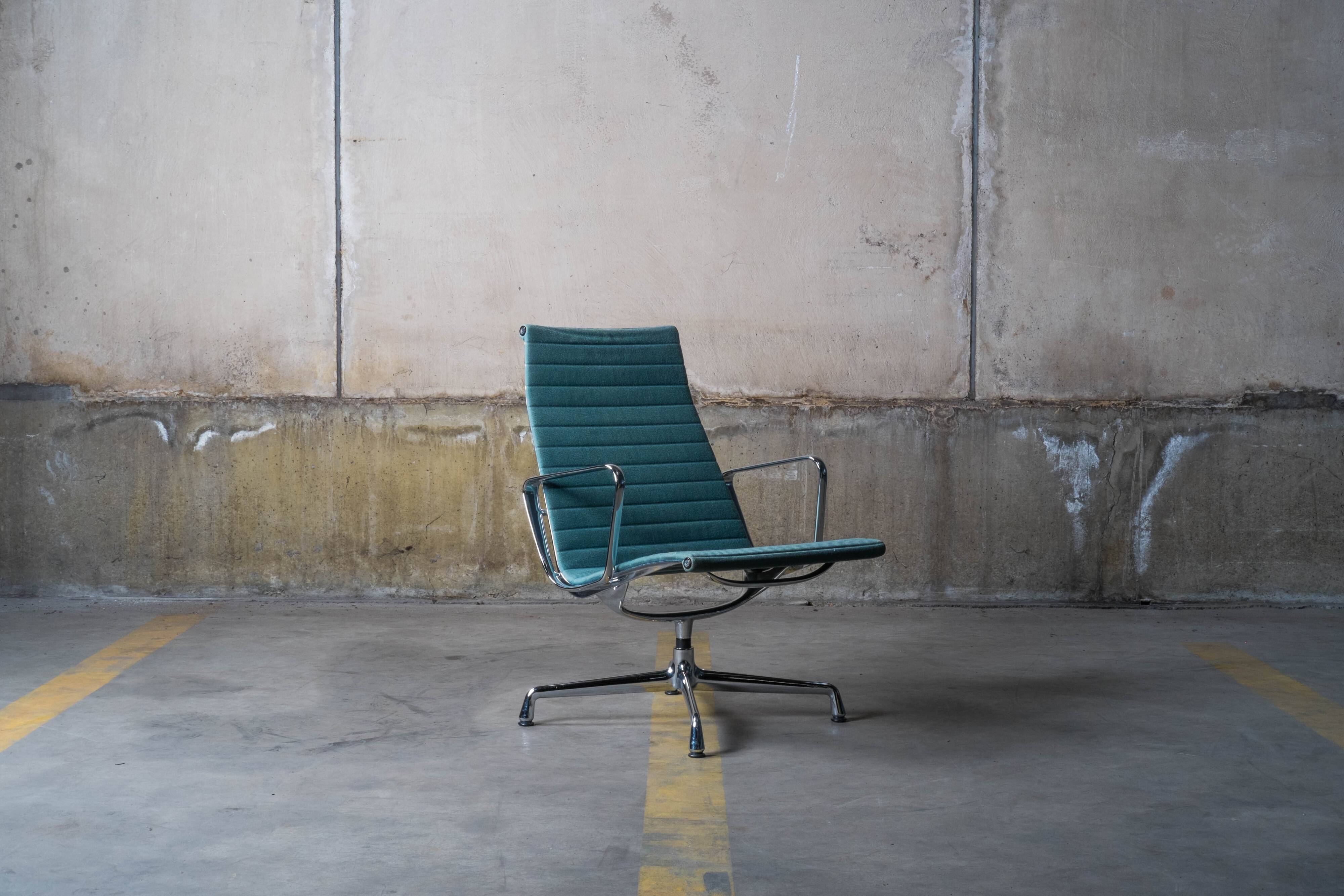 Charles & Ray Eames - Vitra EA116 easy chair