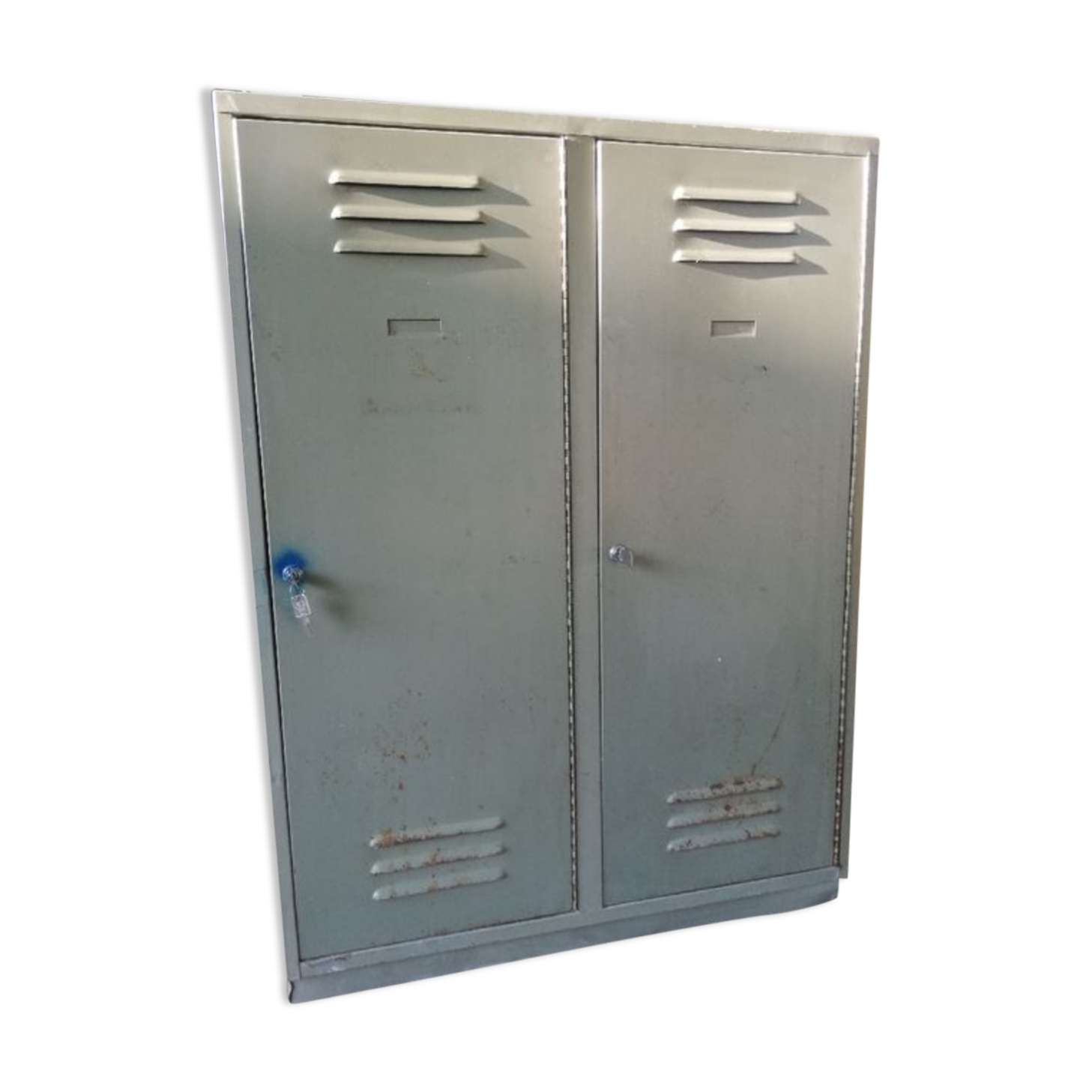 Metal cloakroom