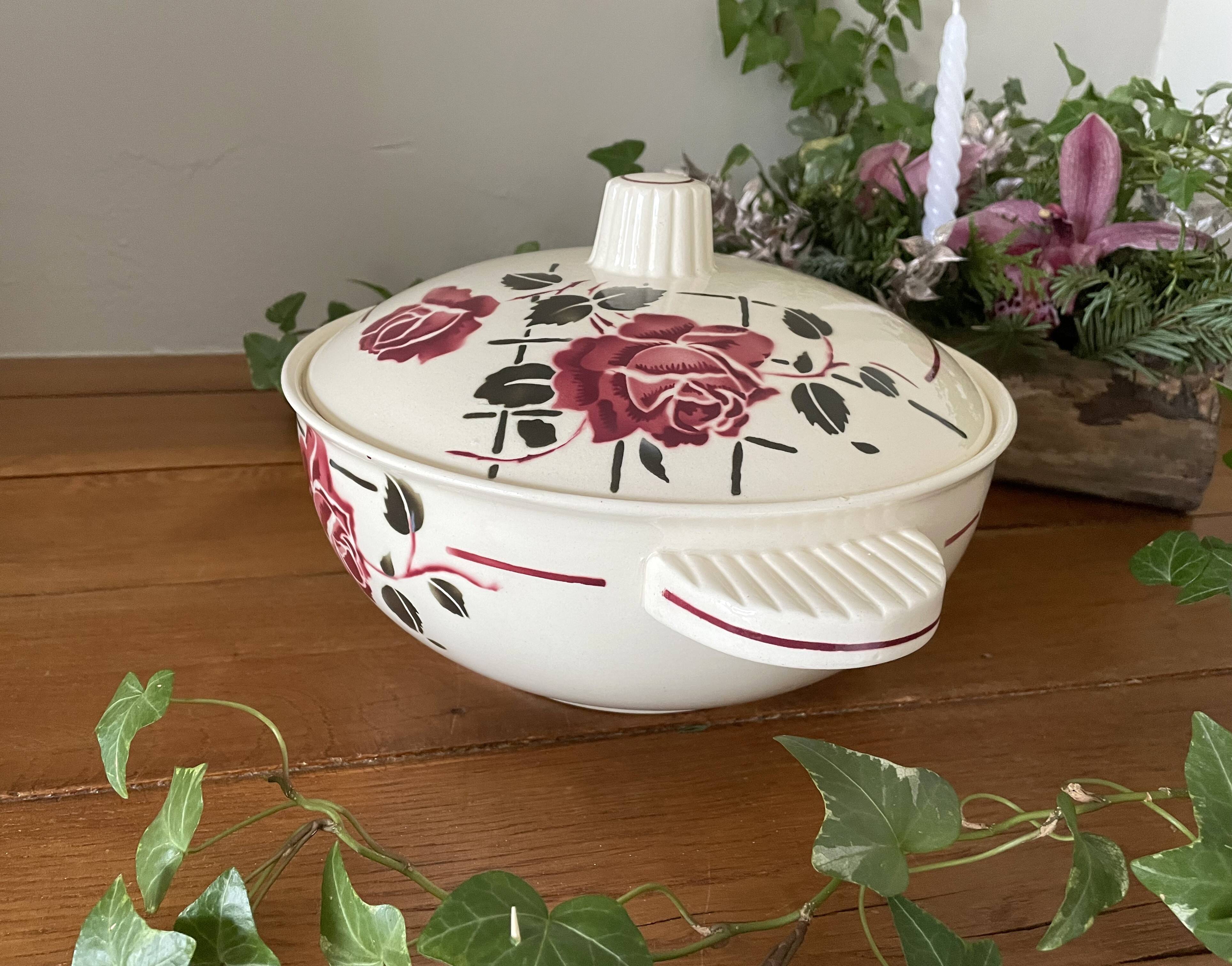 Antique soup tureen in Badonviller earthenware.