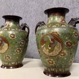 China 19th century: Very important pair of bronze vases decorated with Cloiso enamels