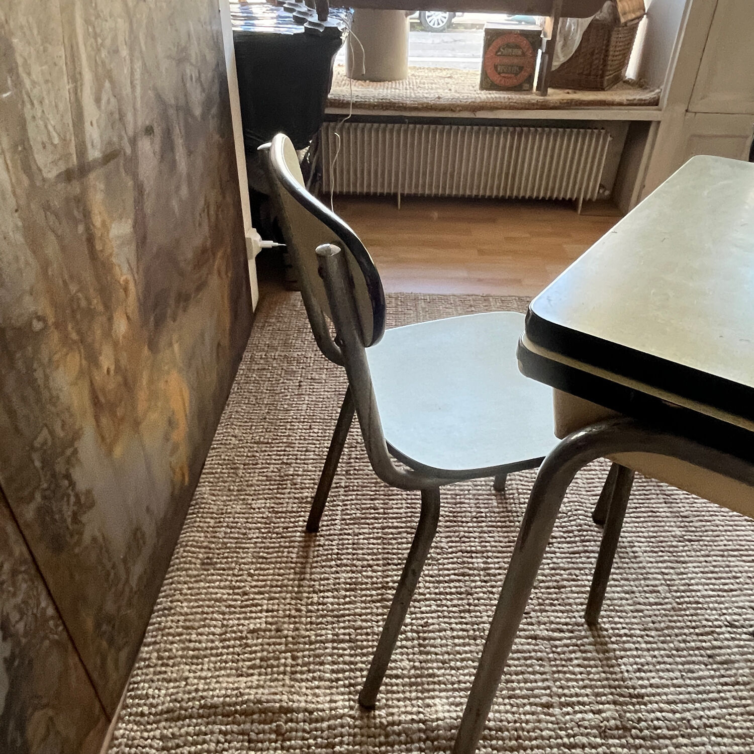 Formica and chrome extension table 2 stools 2 chairs