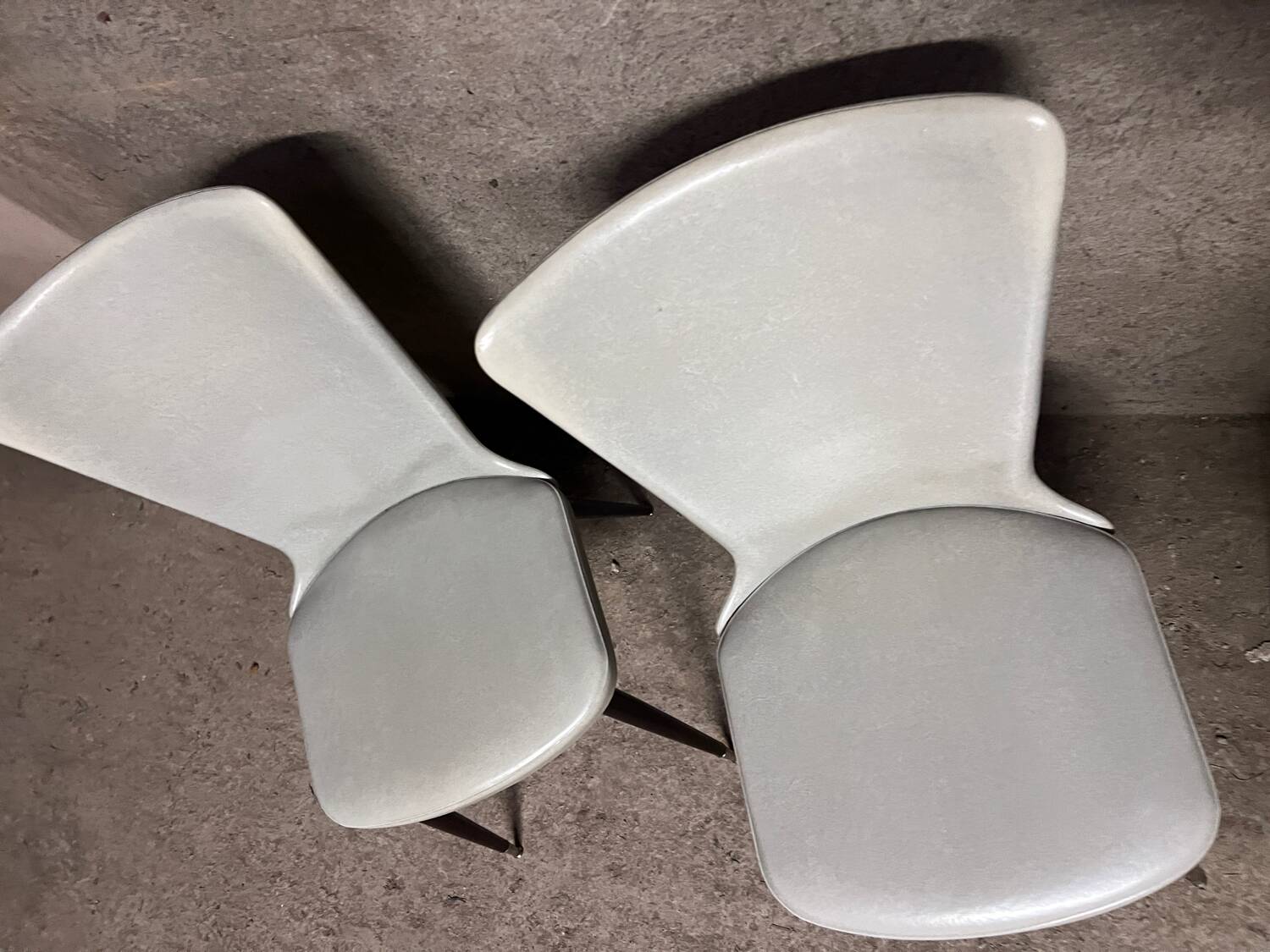 Serie de 6 chaises Baumann modèle Essor en simili cuir blanc