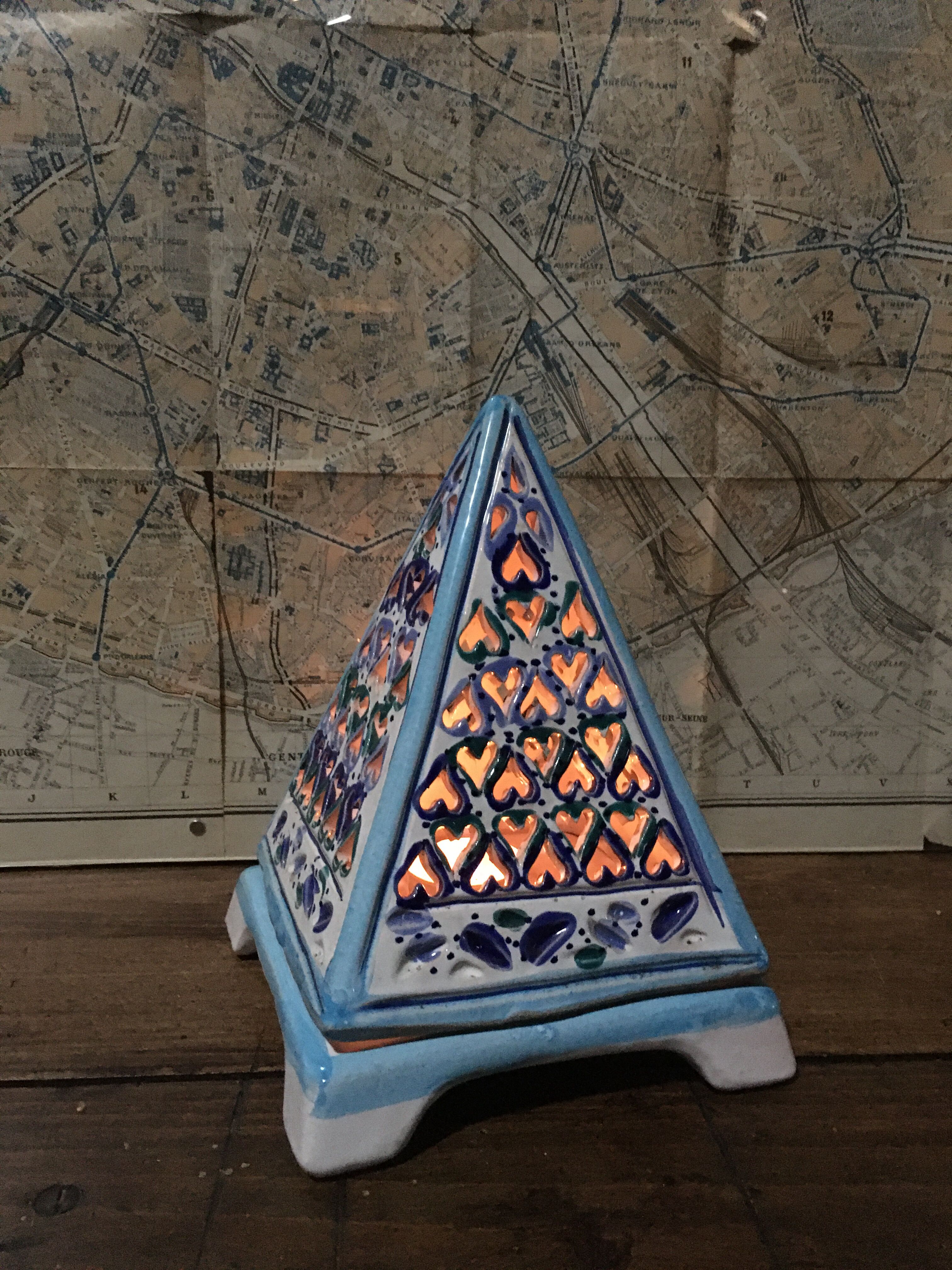 Photophore ceramic pyramid