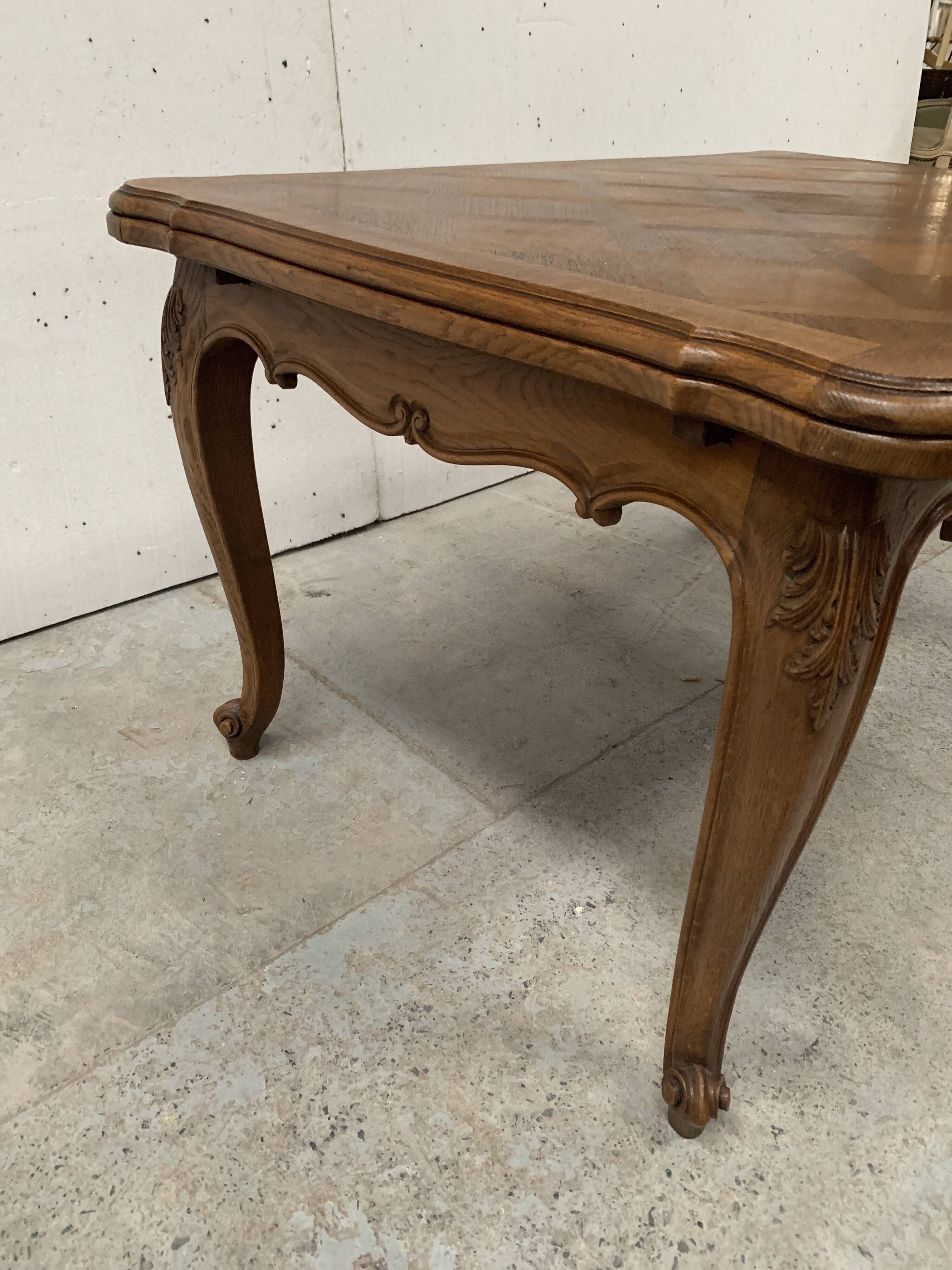Louis XV style table in solid oak, 20th century