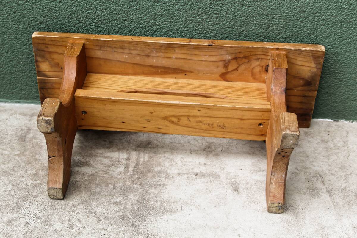 Small bench, pine steps