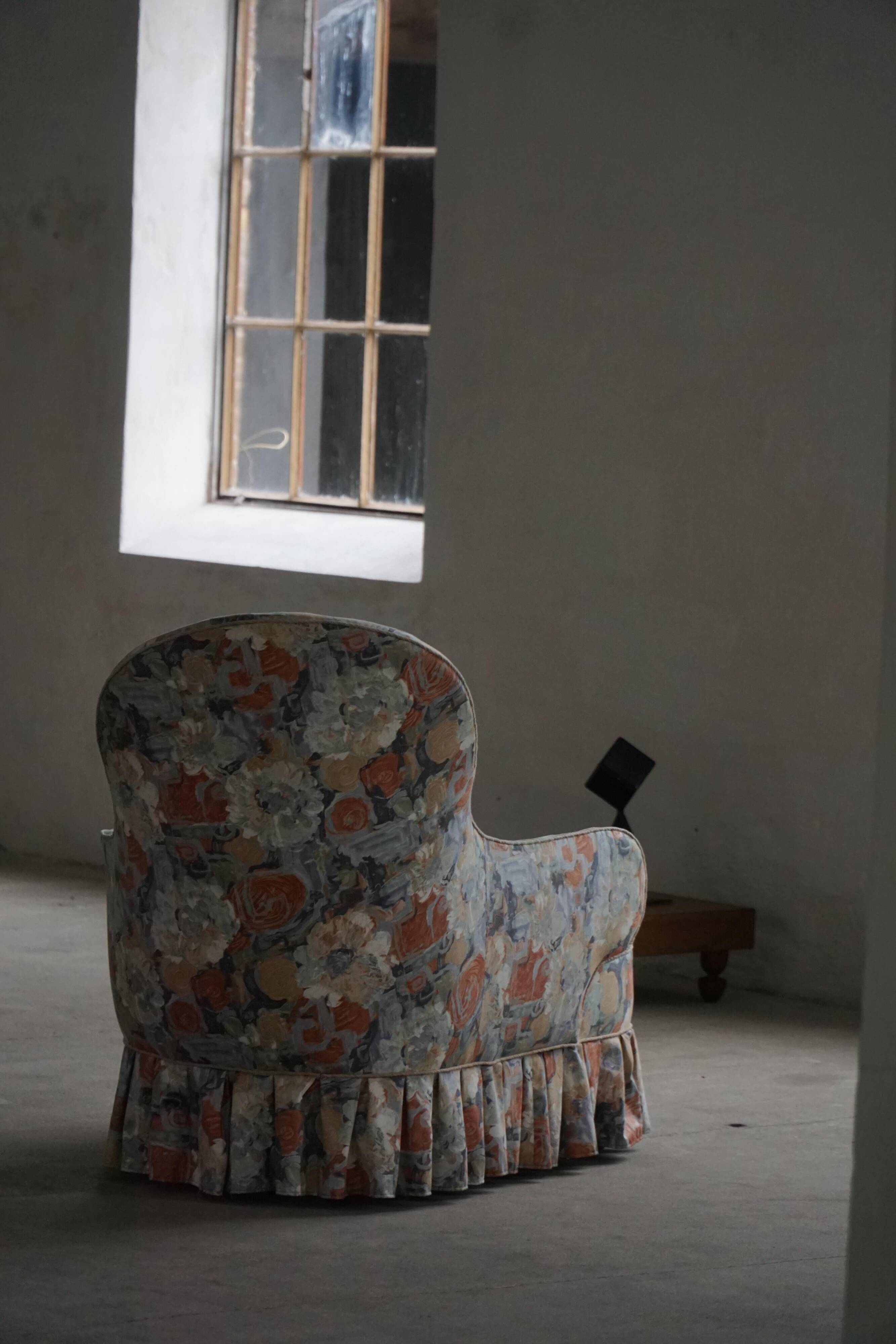 Vintage chaise longue / Sofa with floral upholstery, modern Danish design, 1950s