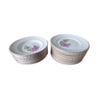 27 assiettes  motif fleurs en porcelaine de marque Moulin des Loups de France -ORCHIES