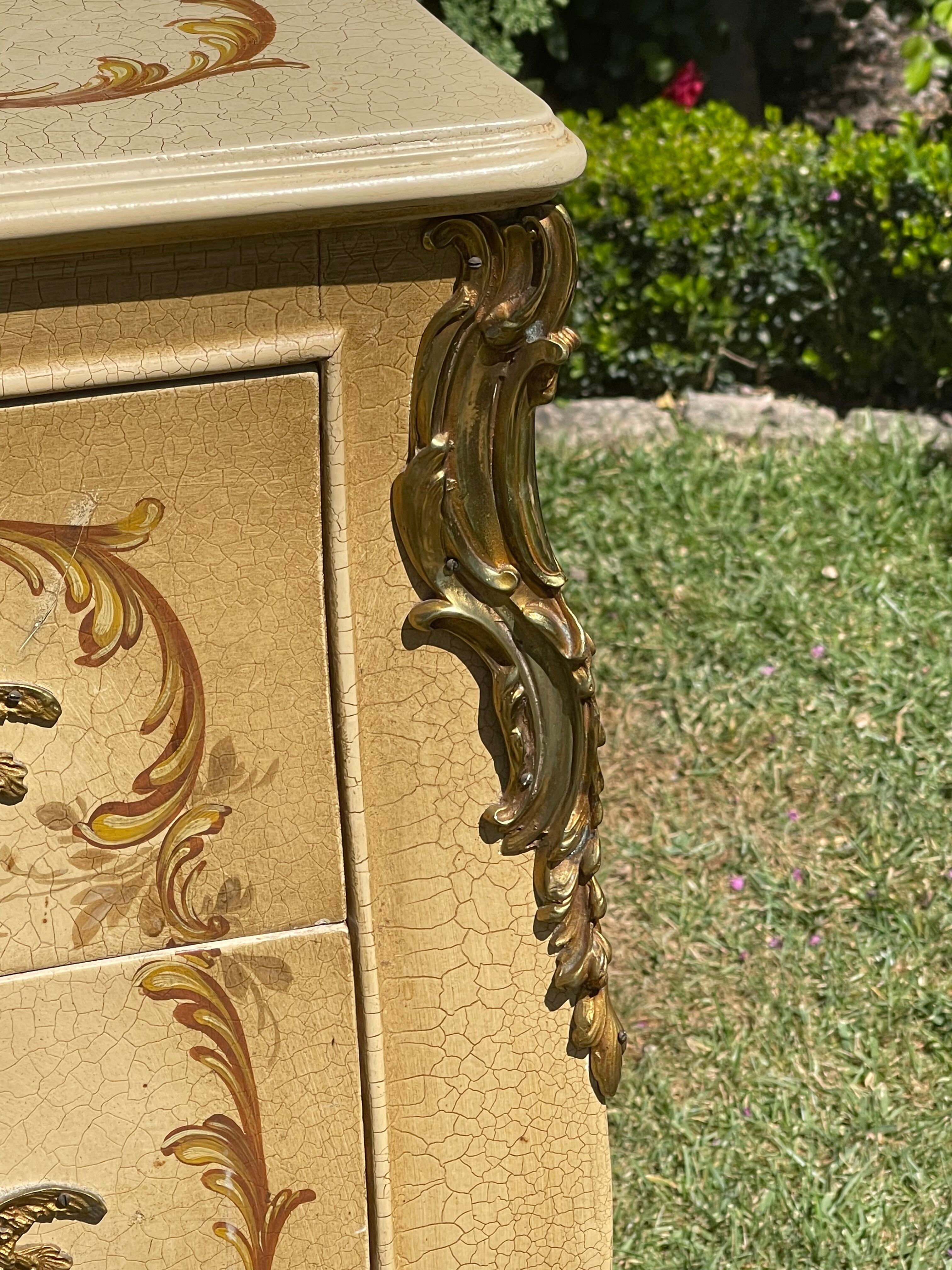 Commode laquée style Louis XV