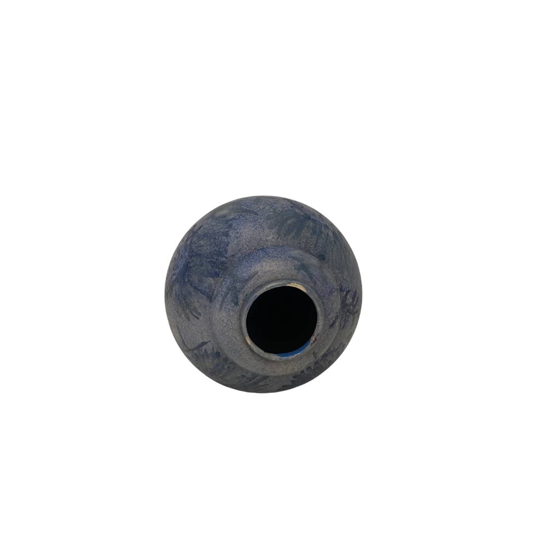 Vase en céramique émaillée bleu à décor de chardon