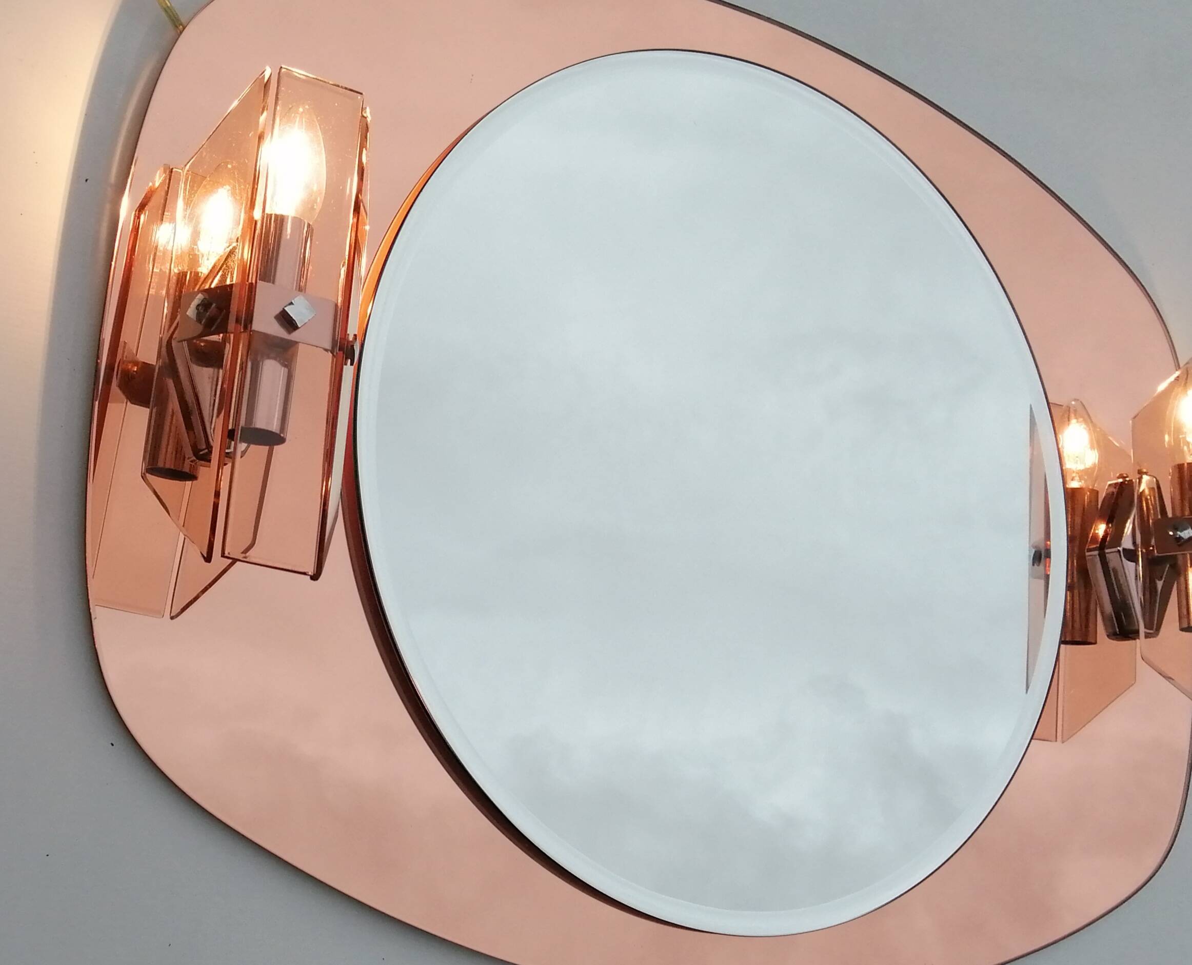 Designer mirror with its Italian pink glass sconces Veca vintage 1970.