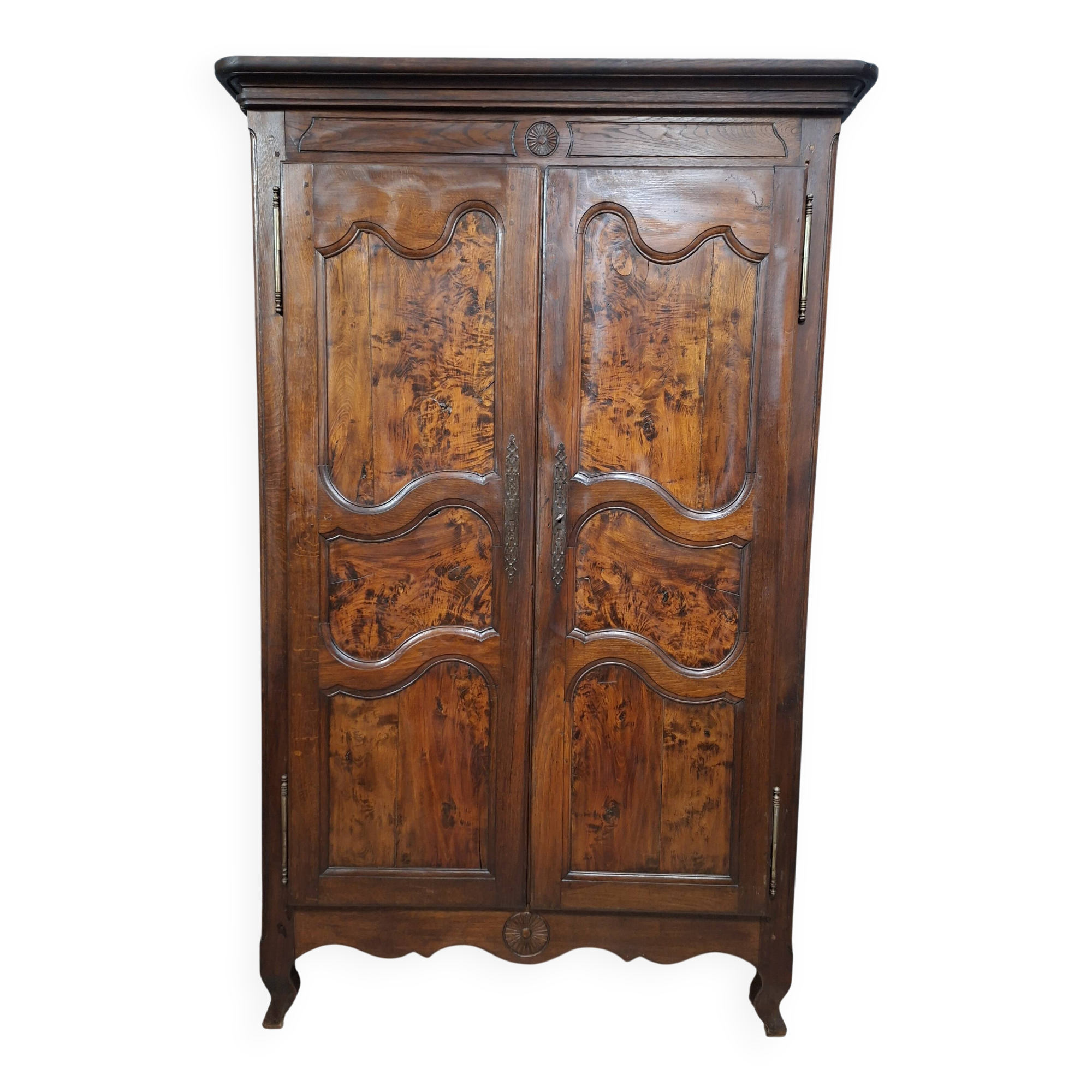 Bressanne wardrobe in walnut and solid oak, regional work from the 20th century.