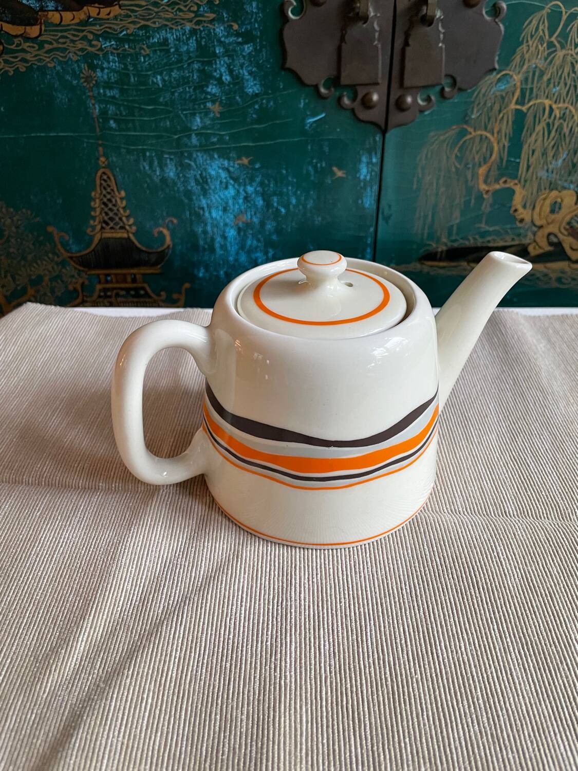 Vintage Solitary Teapot