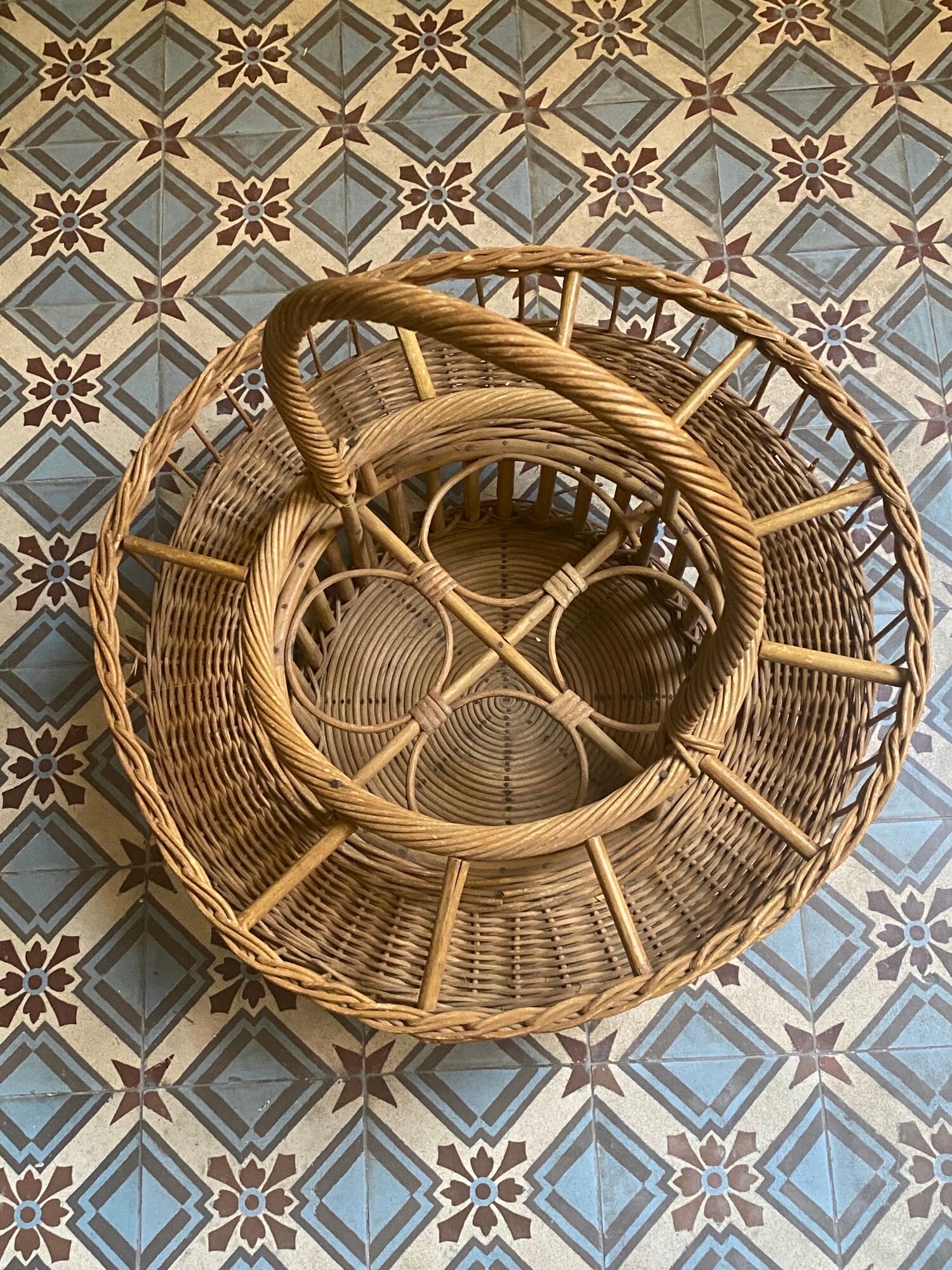 Porte-bouteilles en rotin
