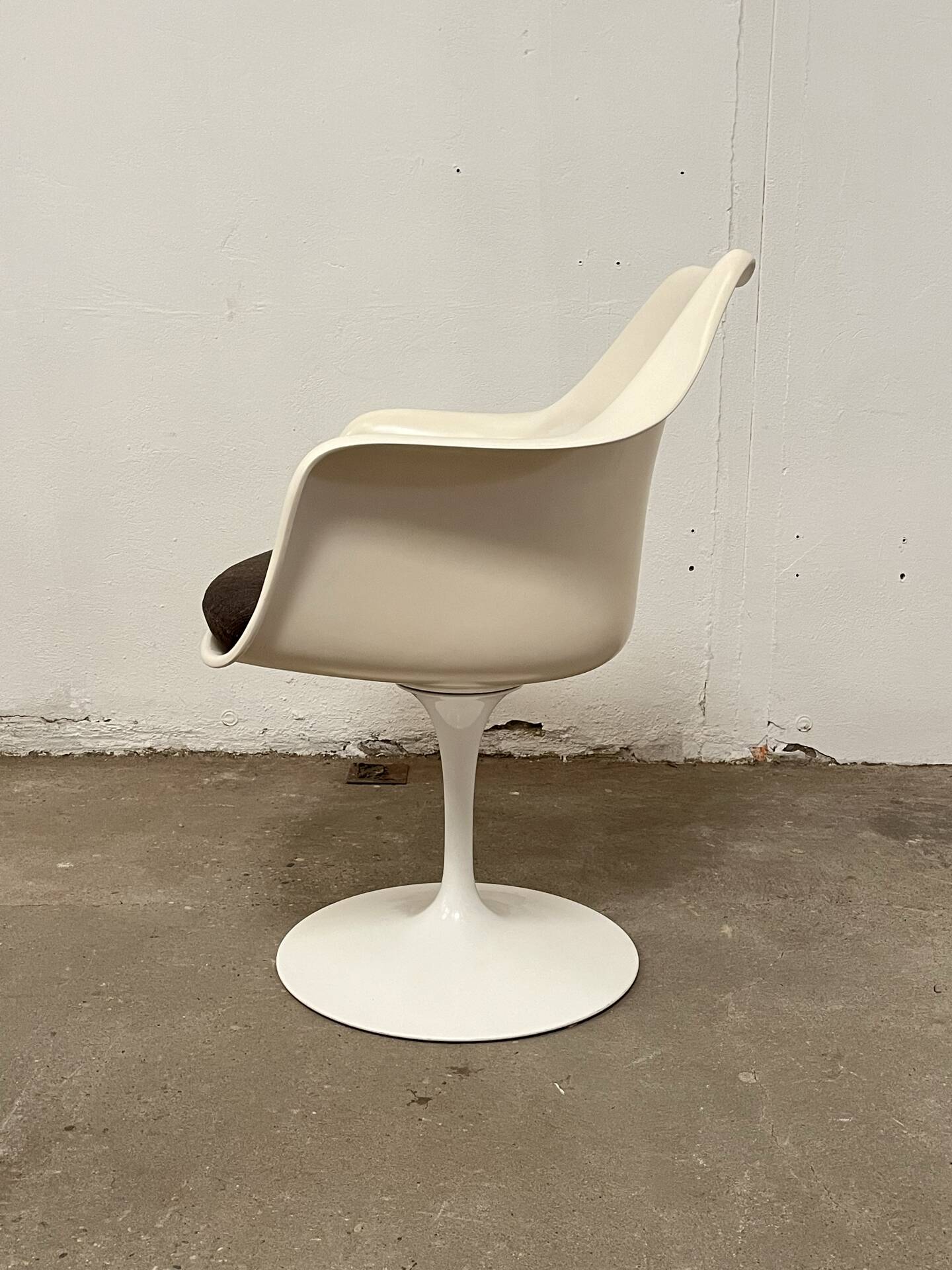 4 Tulip chairs by Eero Saarinen for Knoll