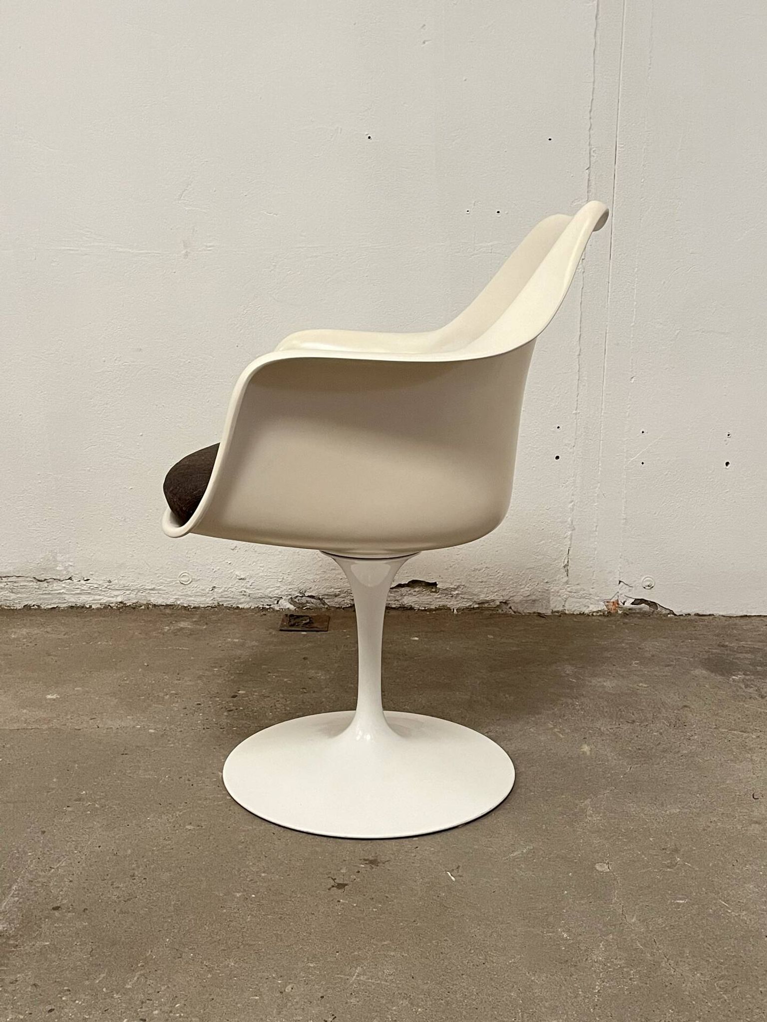 4 Tulip chairs by Eero Saarinen for Knoll