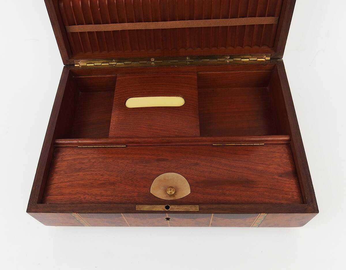 Cigar humidor box