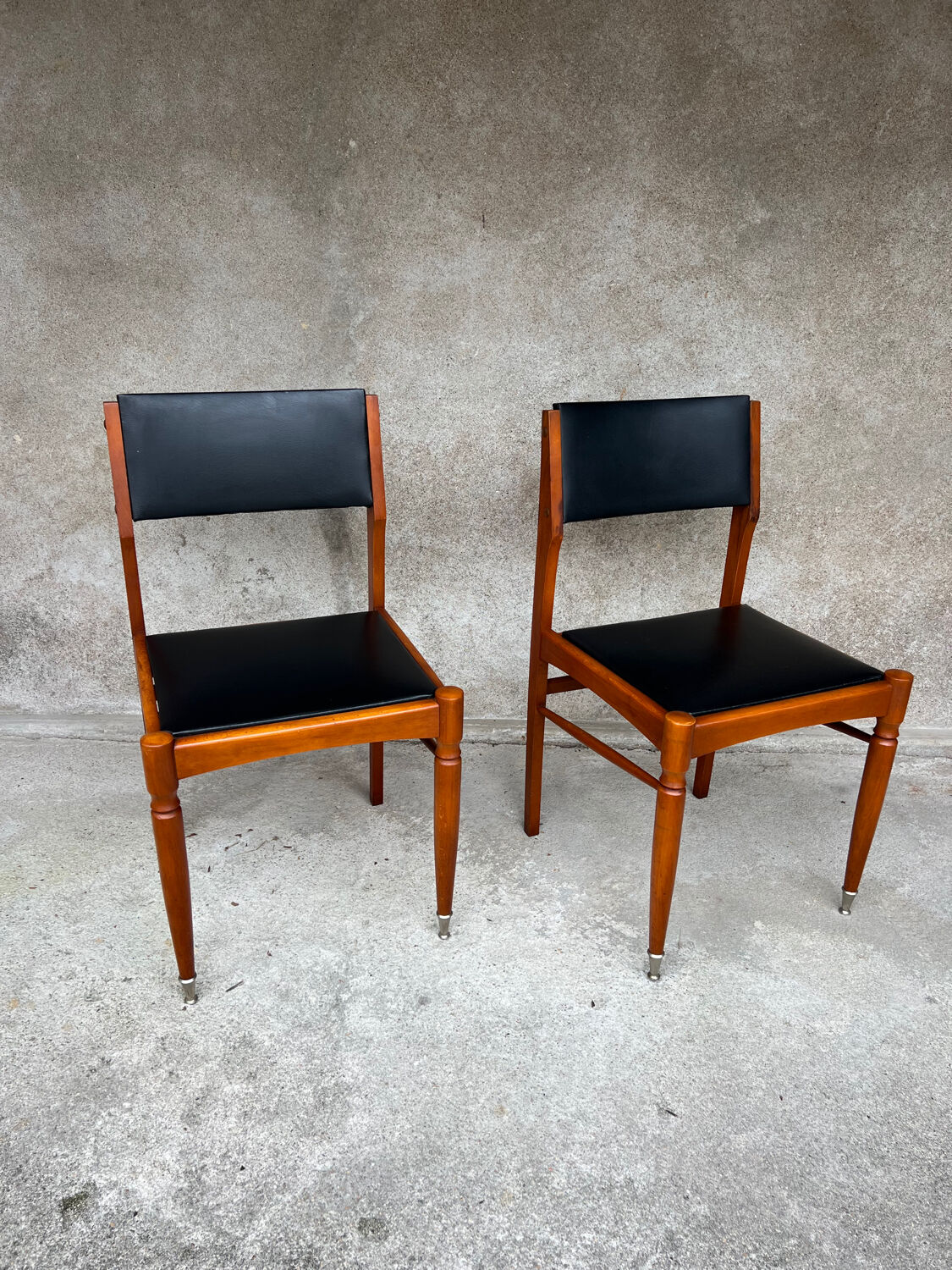 2 wooden and faux leather chairs in Scandinavian style