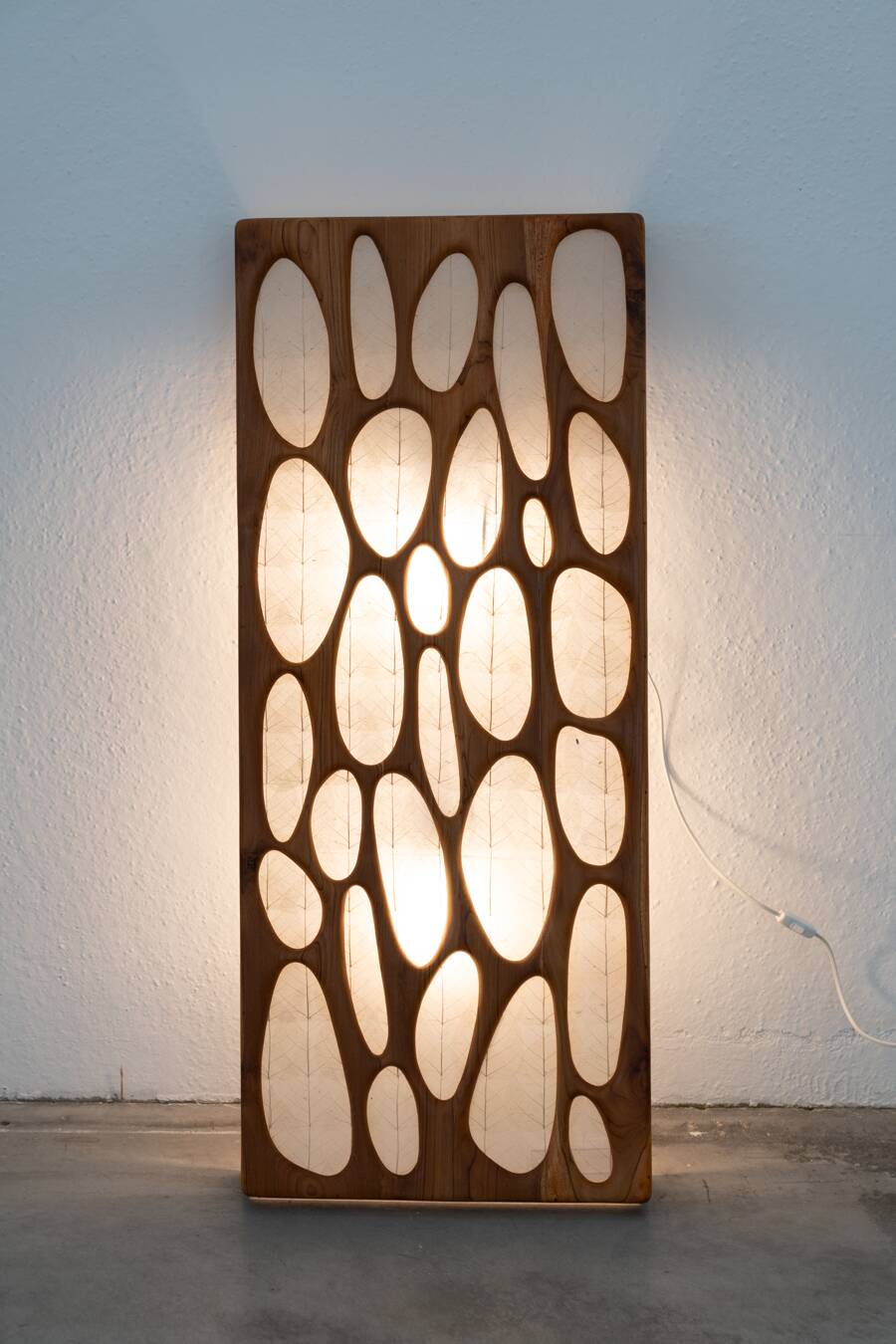 Wall light in cherry wood and rice paper, prod. Steelline 1980
