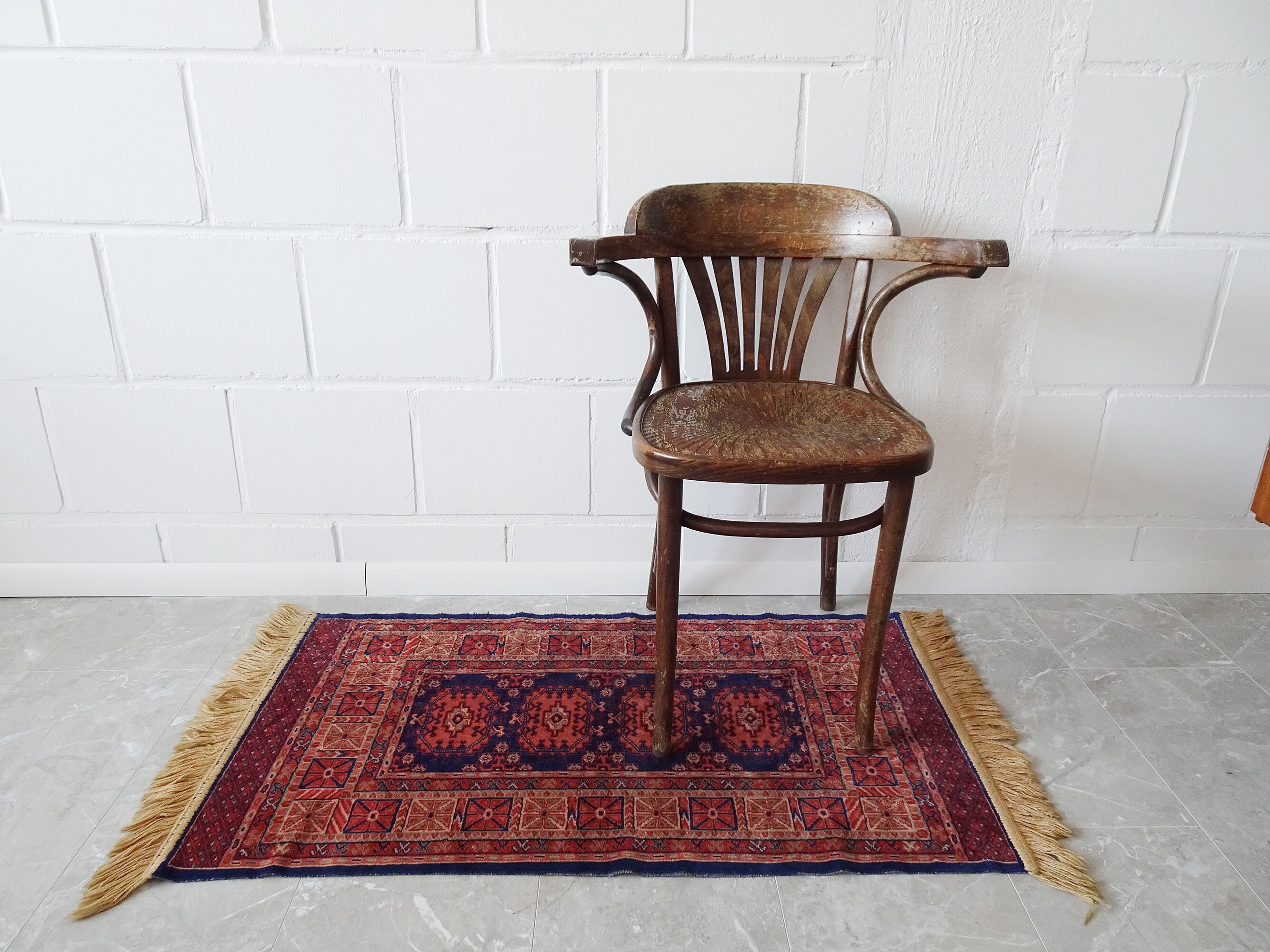 Orient carpet blue red with fringes