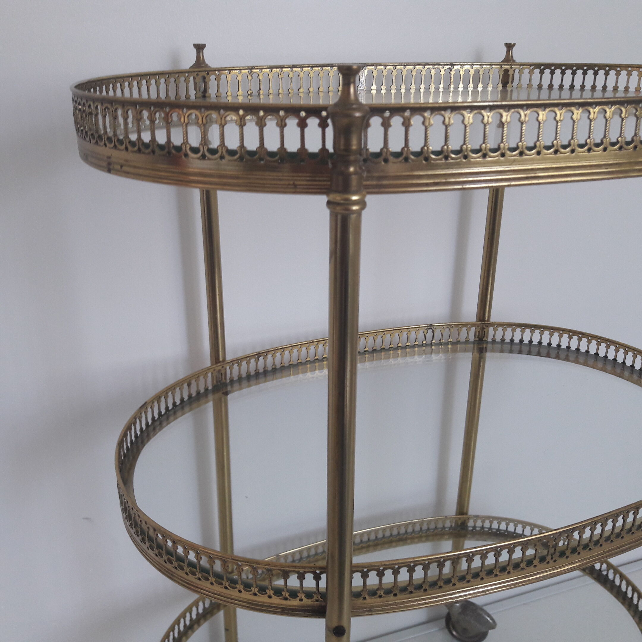 Serving table in brass