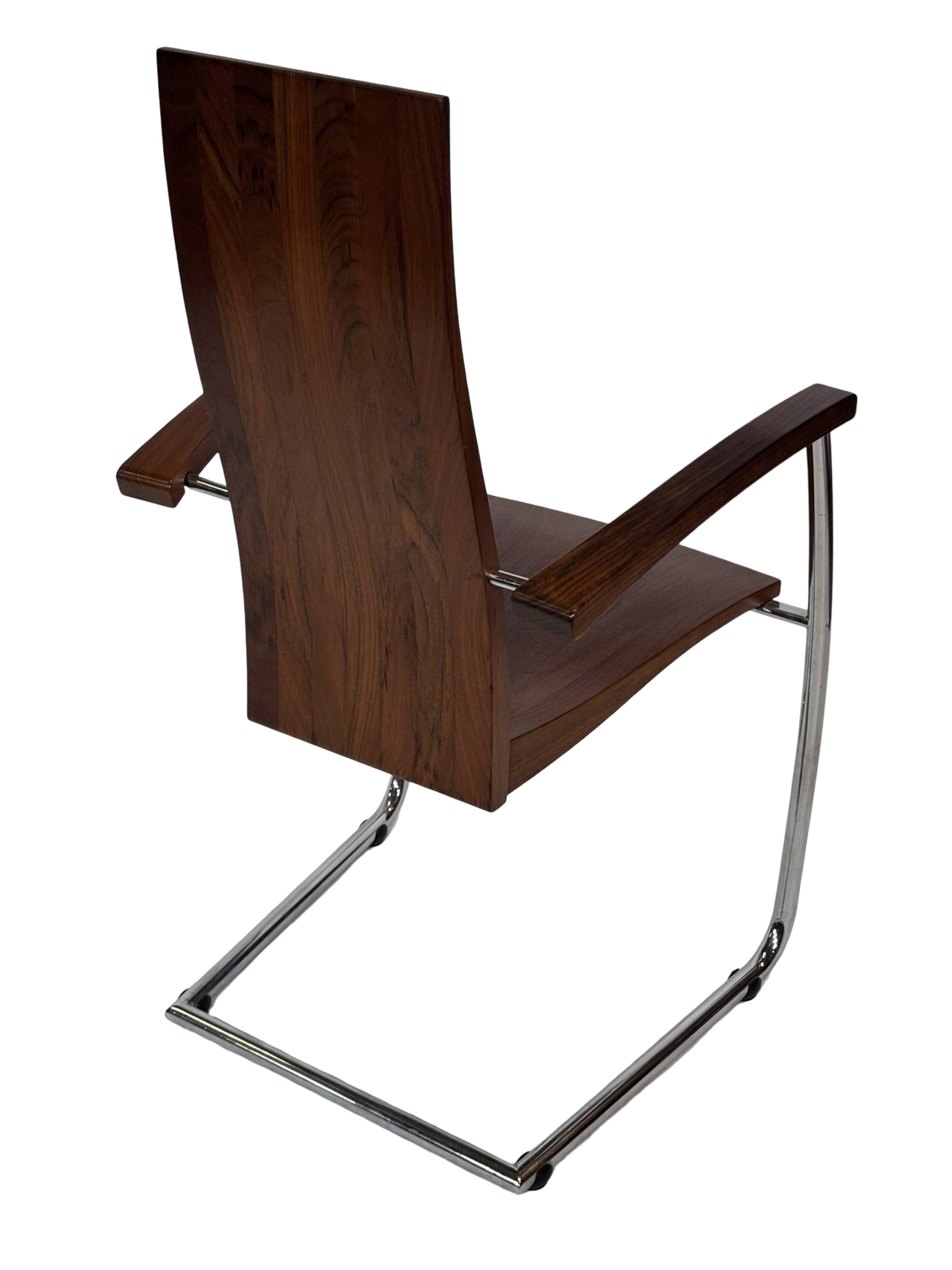 Ensemble vintage de quatre chaises design en hêtre massif chrome