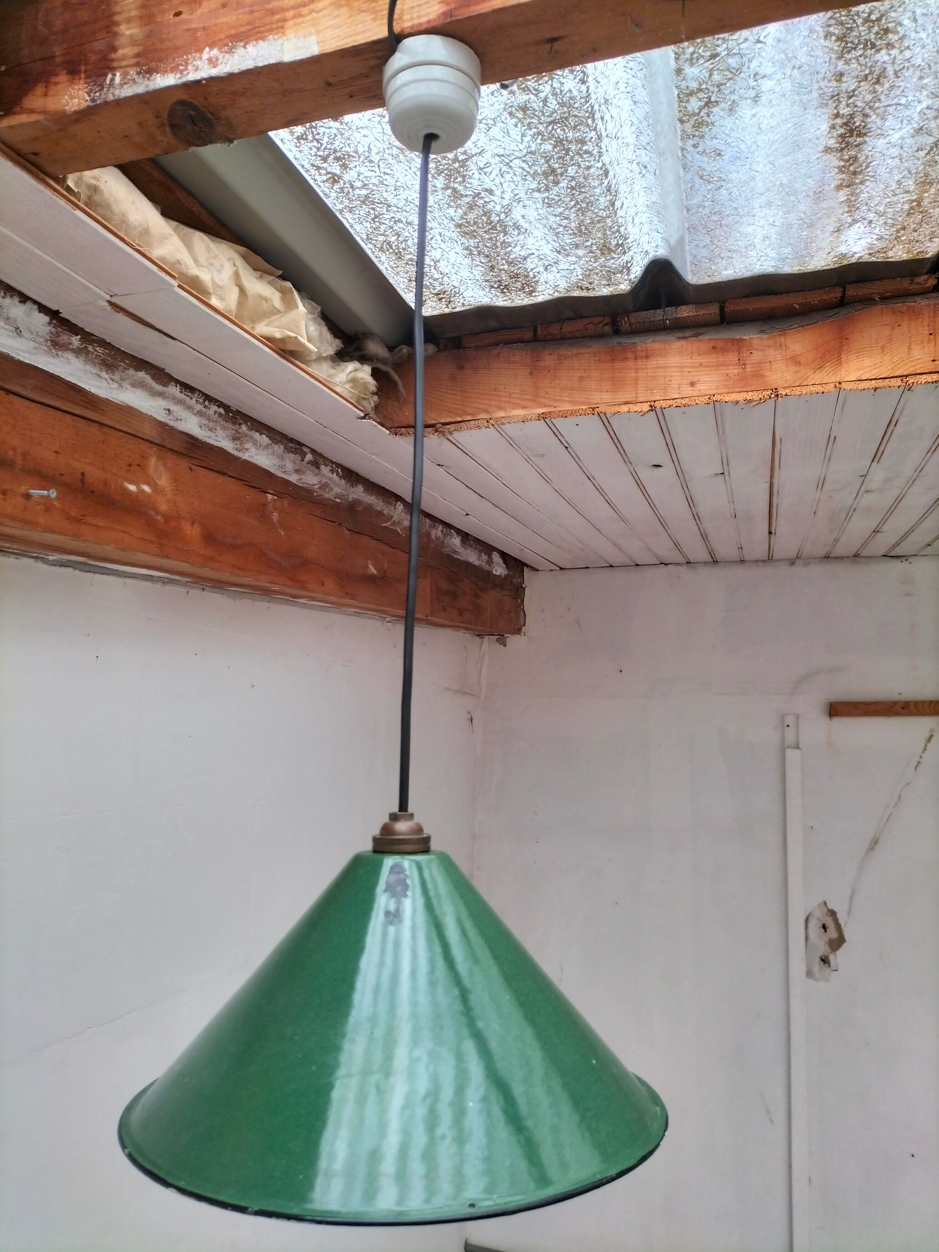 Industrial enamelled lamp