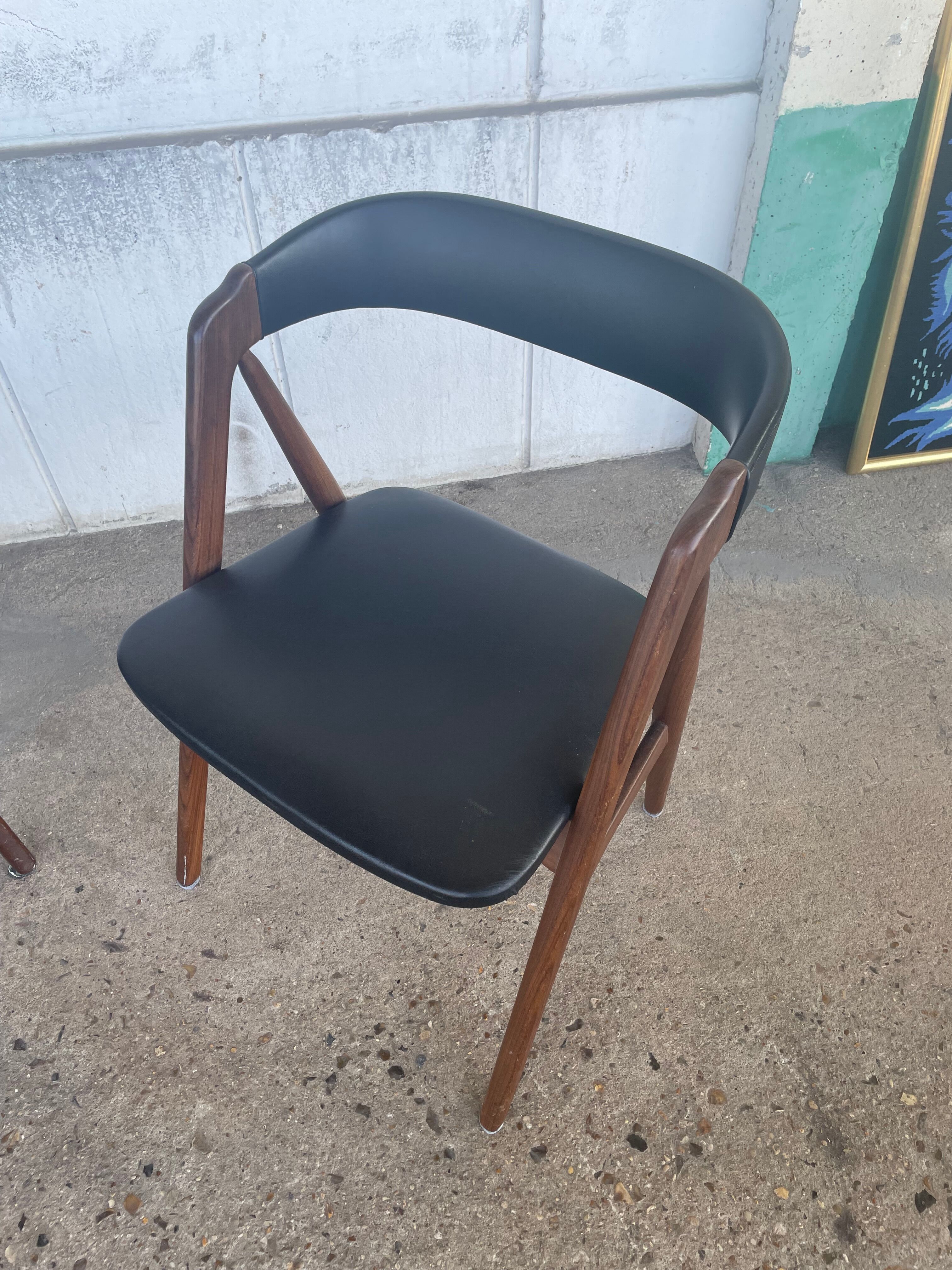 Scandinavian armchairs in skaï