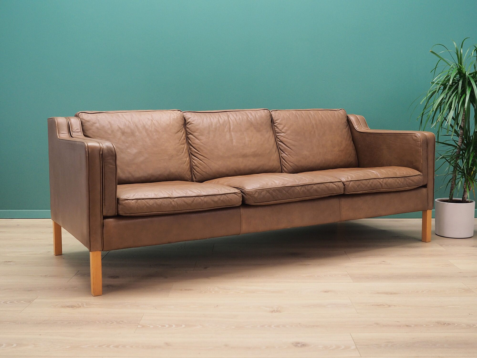 Sofa in brown leather, Danish design, 60's, designer: Mogensen Koch
