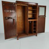 Superbe armoire anglaise Art Déco en loupe de noyer signée Waring & Gillow – vers 1900-1932