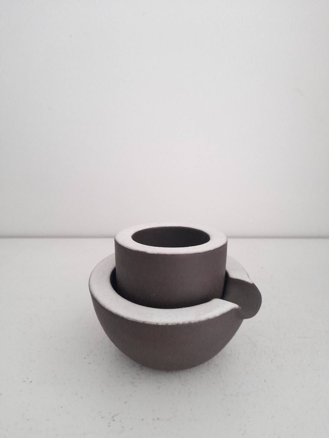 Set of 2 Ravelli ceramic ashtrays