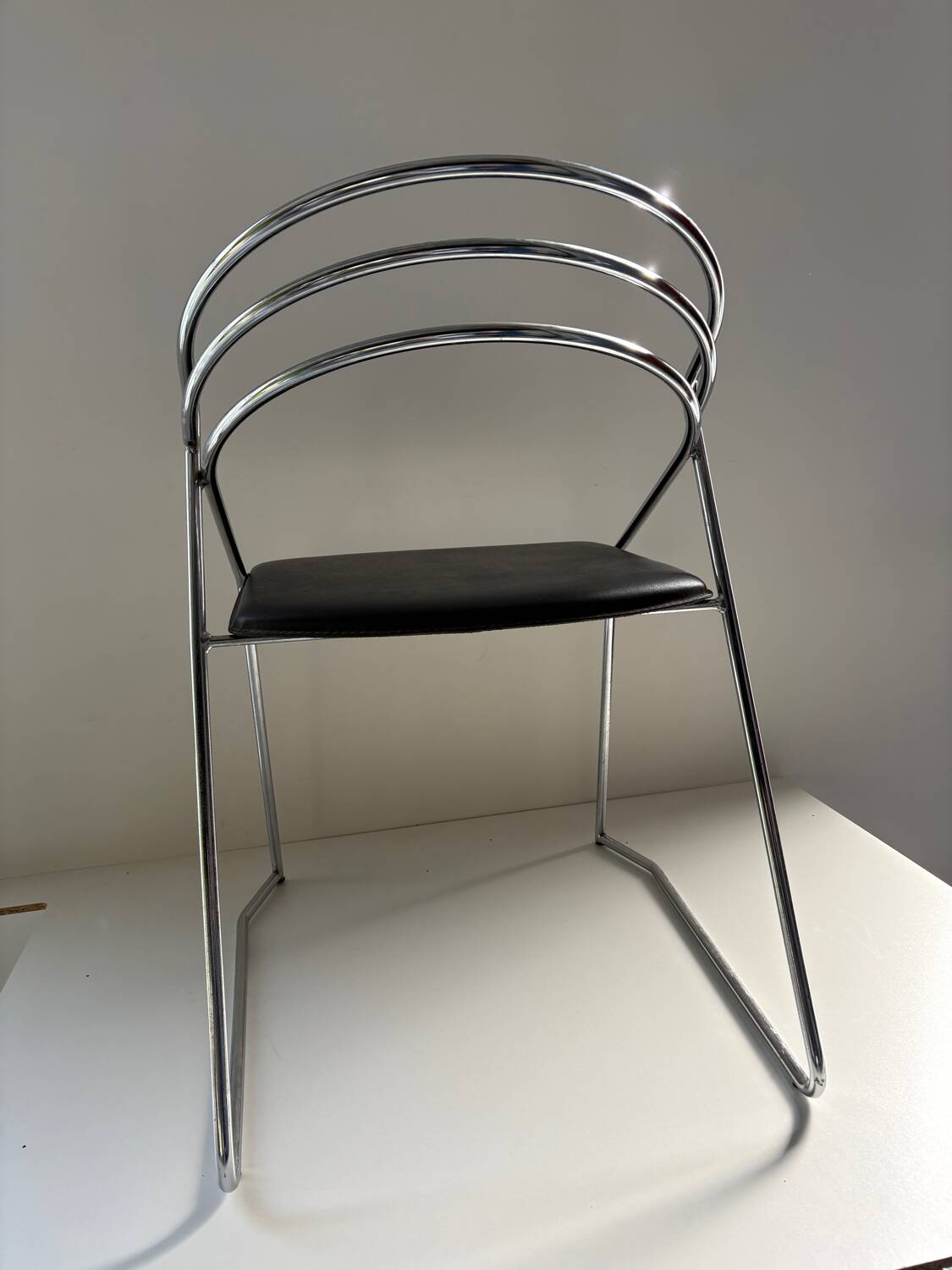 6 chaises années 80 design Italien