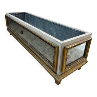 Mirrored planter