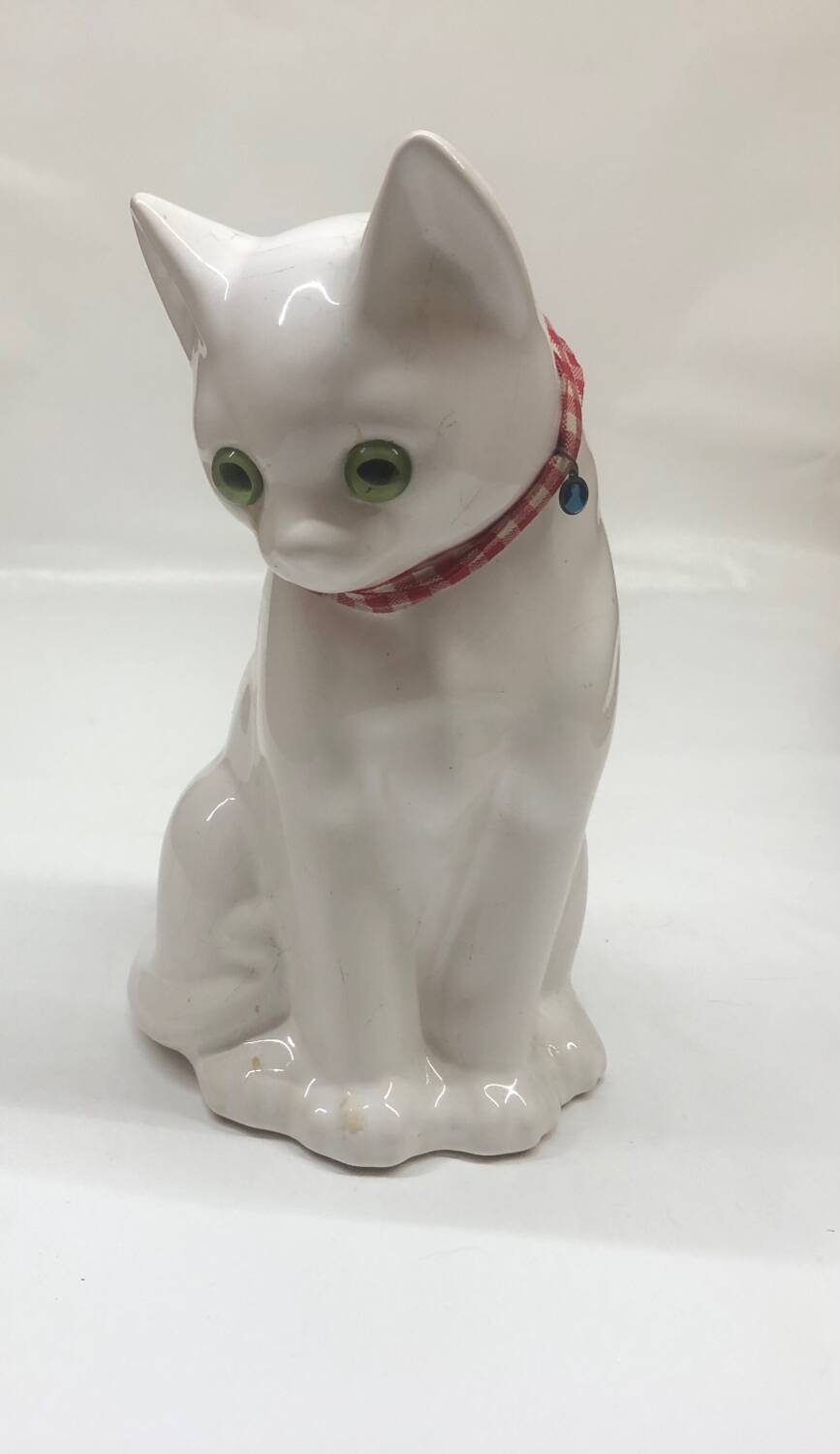 Delft Wit earthenware cat