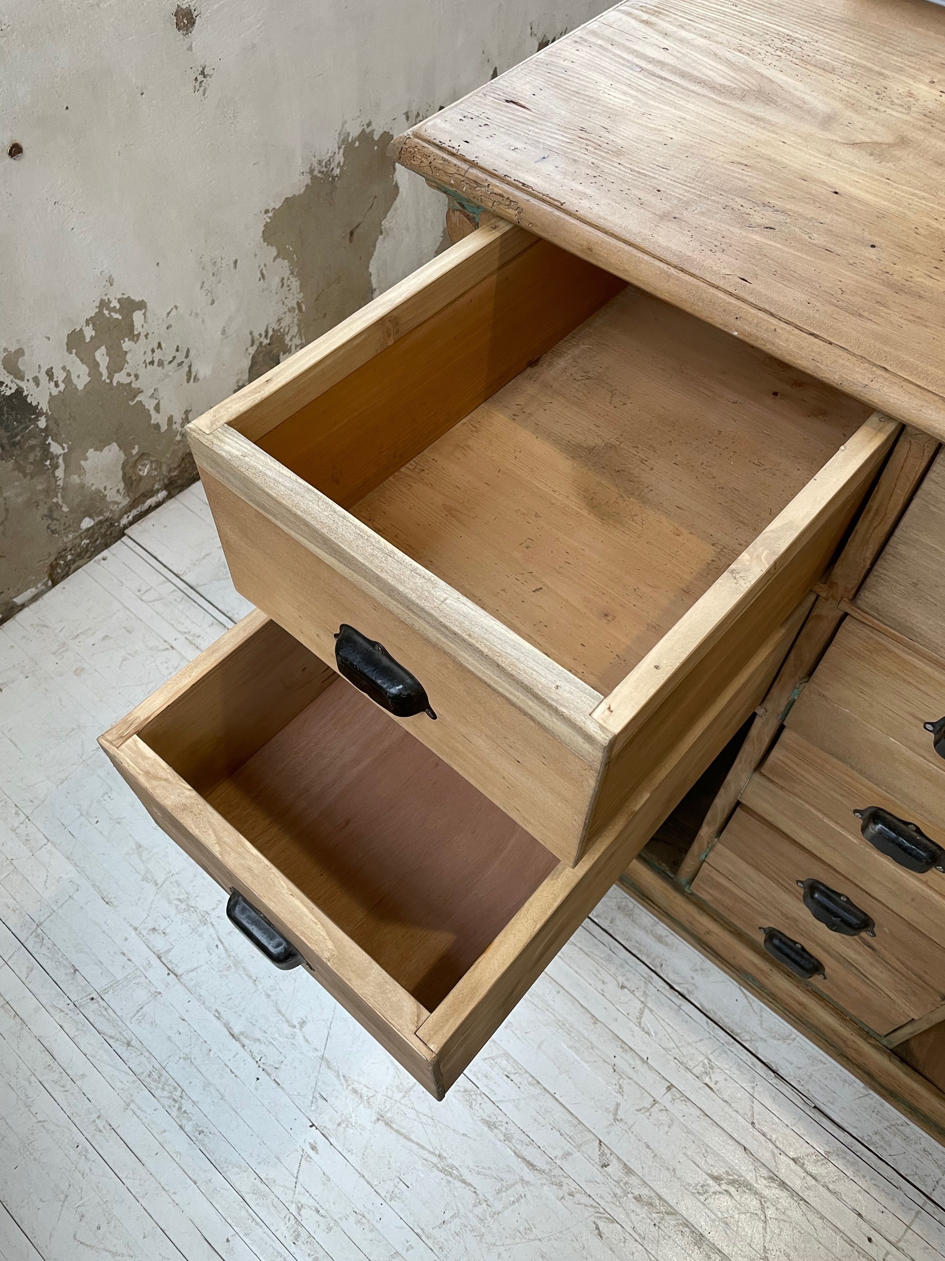 Old XXL drawer counter