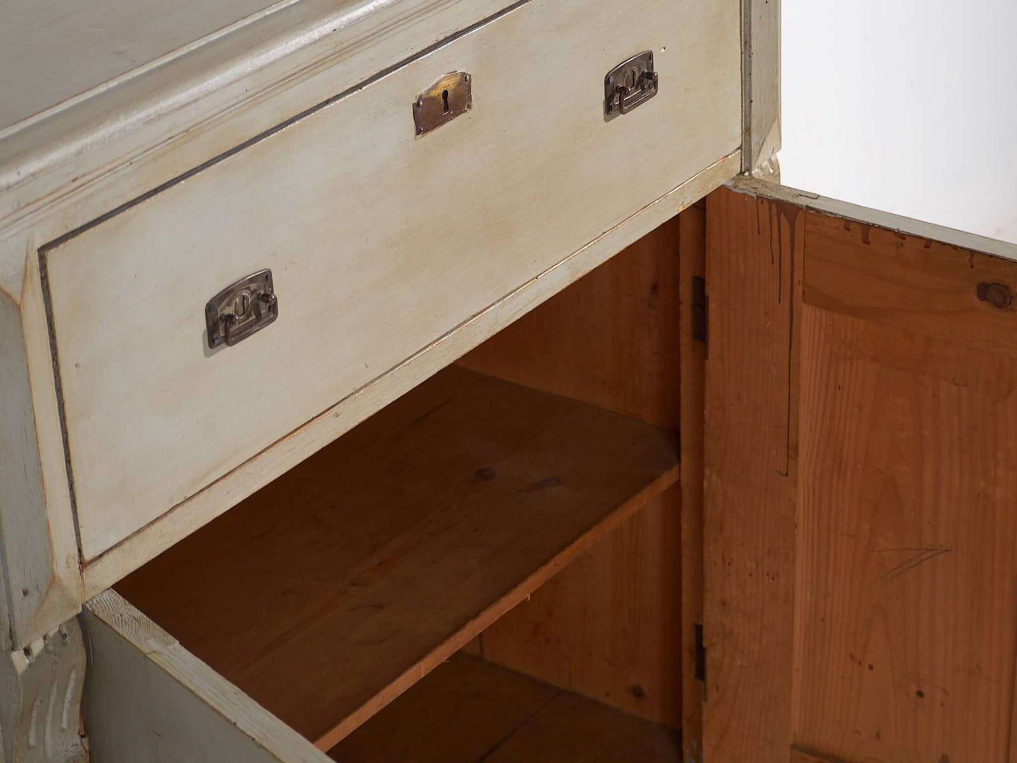 Old Provençal French chest of drawers (c.1920)