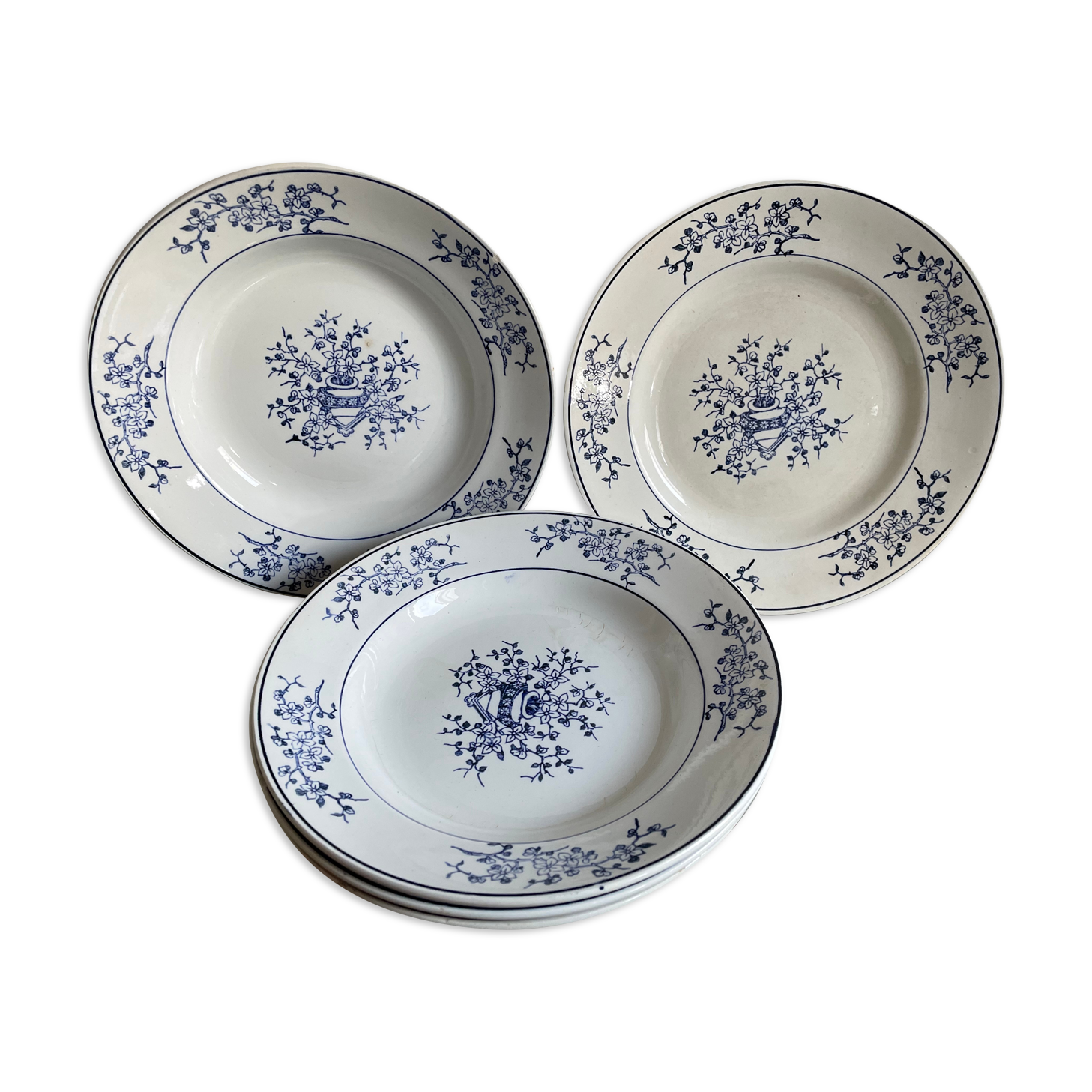 Set of numbered Terre de Fer St Amand plates (4 hollow and a flat plate)