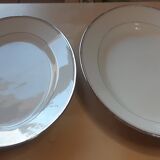 Deux plats en faïence ovales