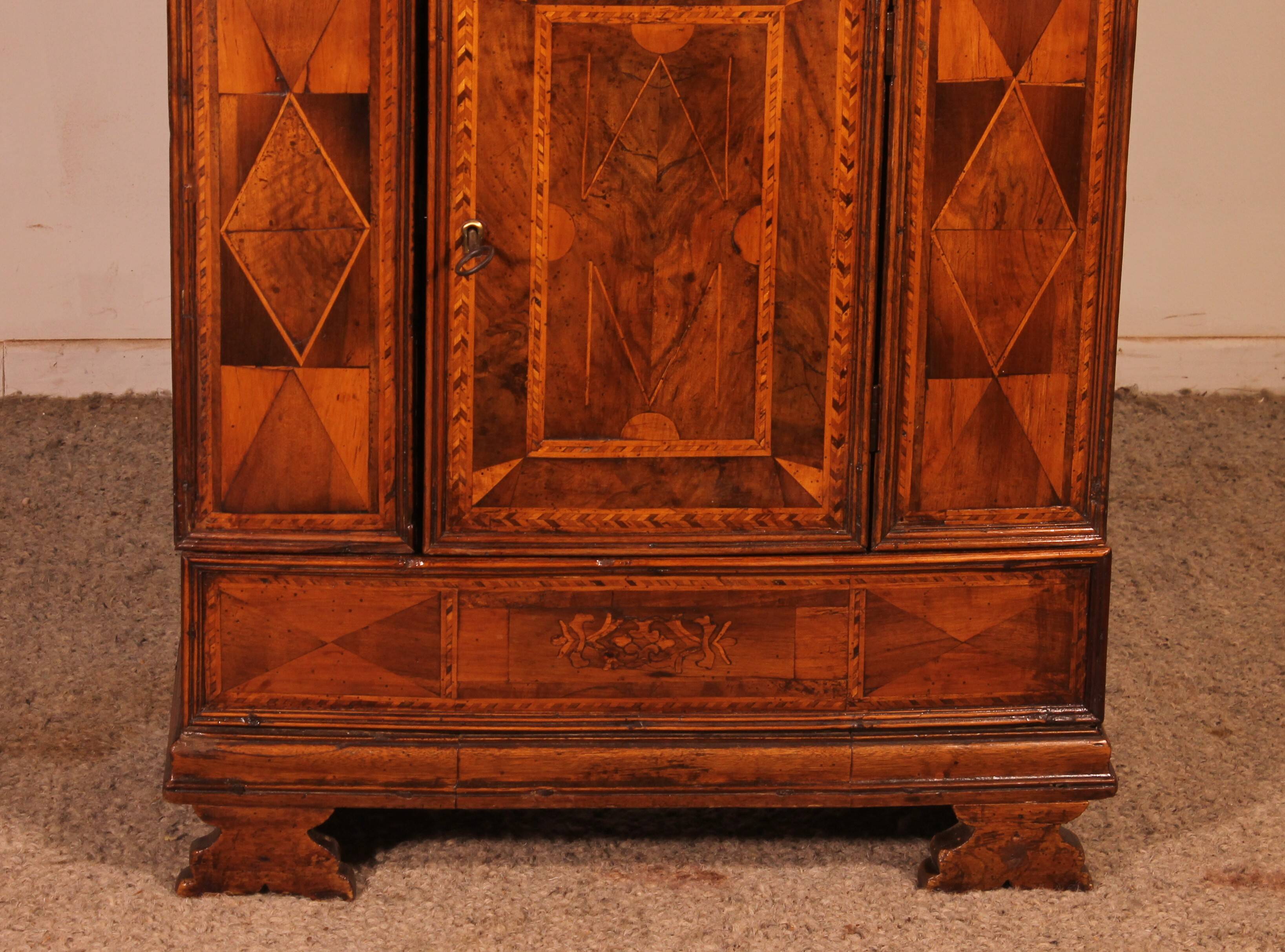 Oratoire de la renaissance italienne en noyer blond et incrusta
